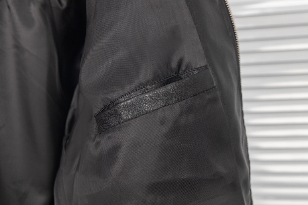 【PRADA旗艦店】プラダ ジャケット ご好評に付き再入荷！-BRAND OFF