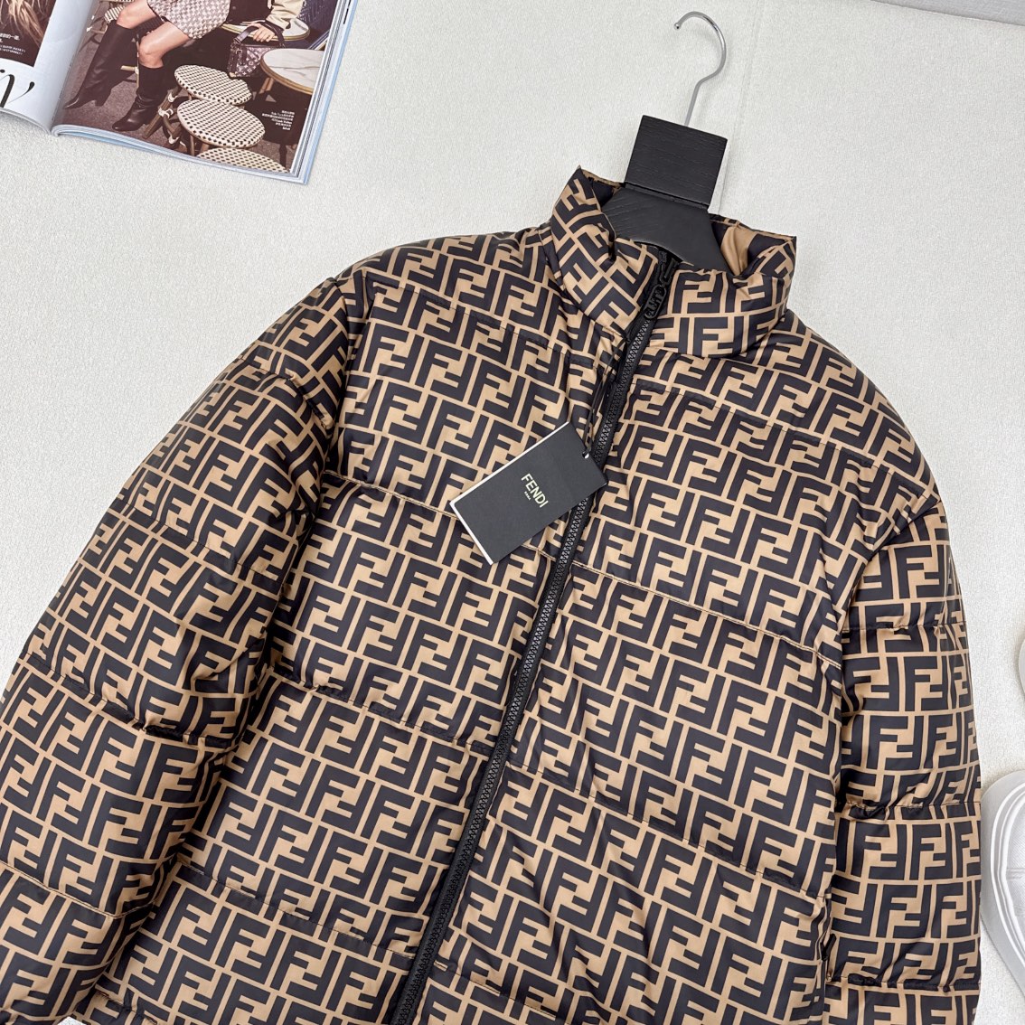 FENDI（フェンディ） 両面着可能ダウンジャケット ご好評に付き再入荷！-BRAND OFF
