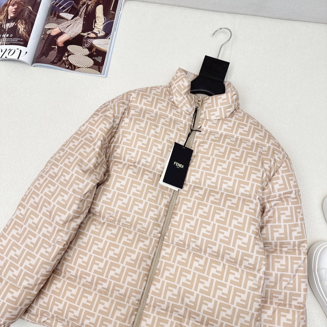 FENDI（フェンディ） 両面着可能ダウンジャケット ご好評に付き再入荷！-BRAND OFF