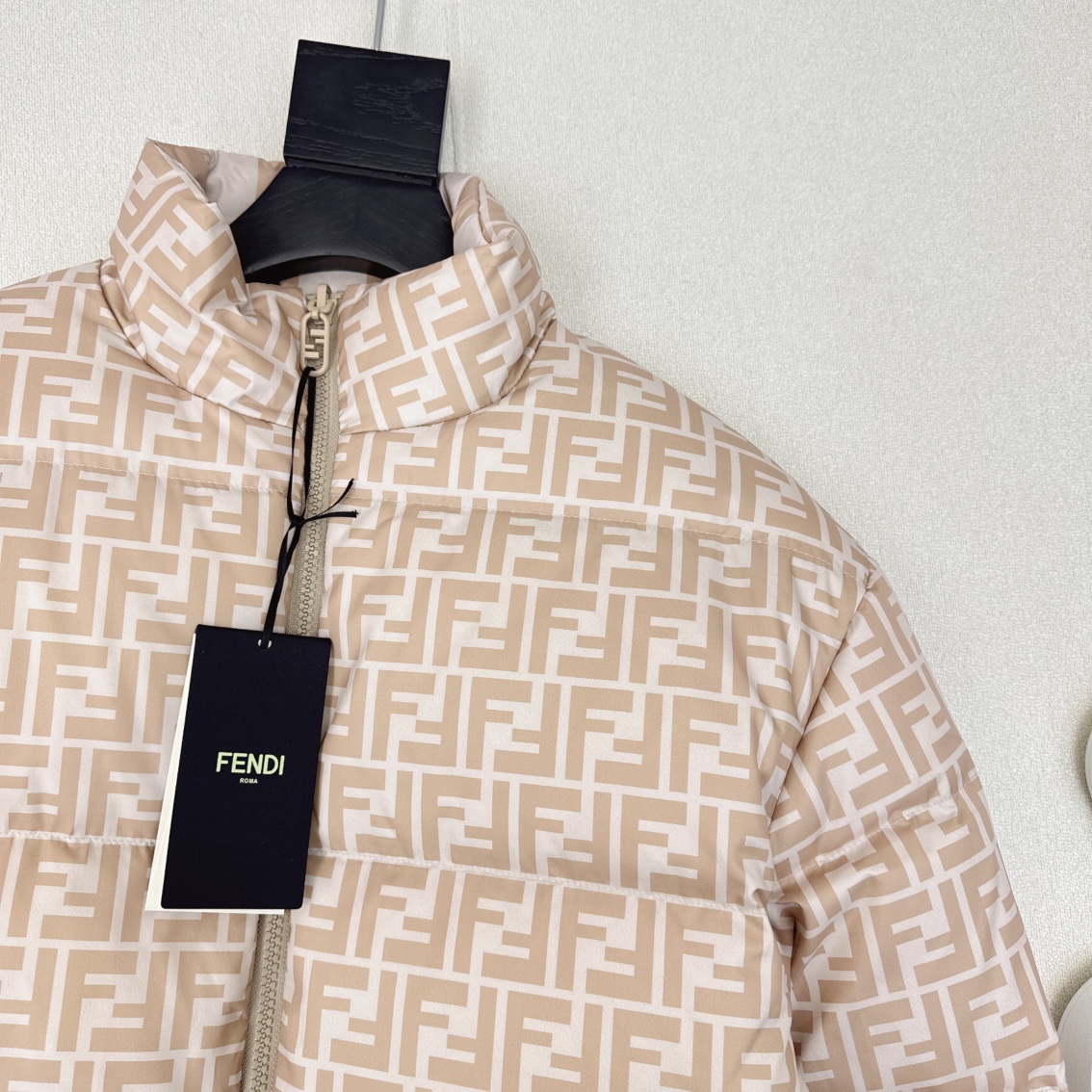 FENDI（フェンディ） 両面着可能ダウンジャケット ご好評に付き再入荷！-BRAND OFF