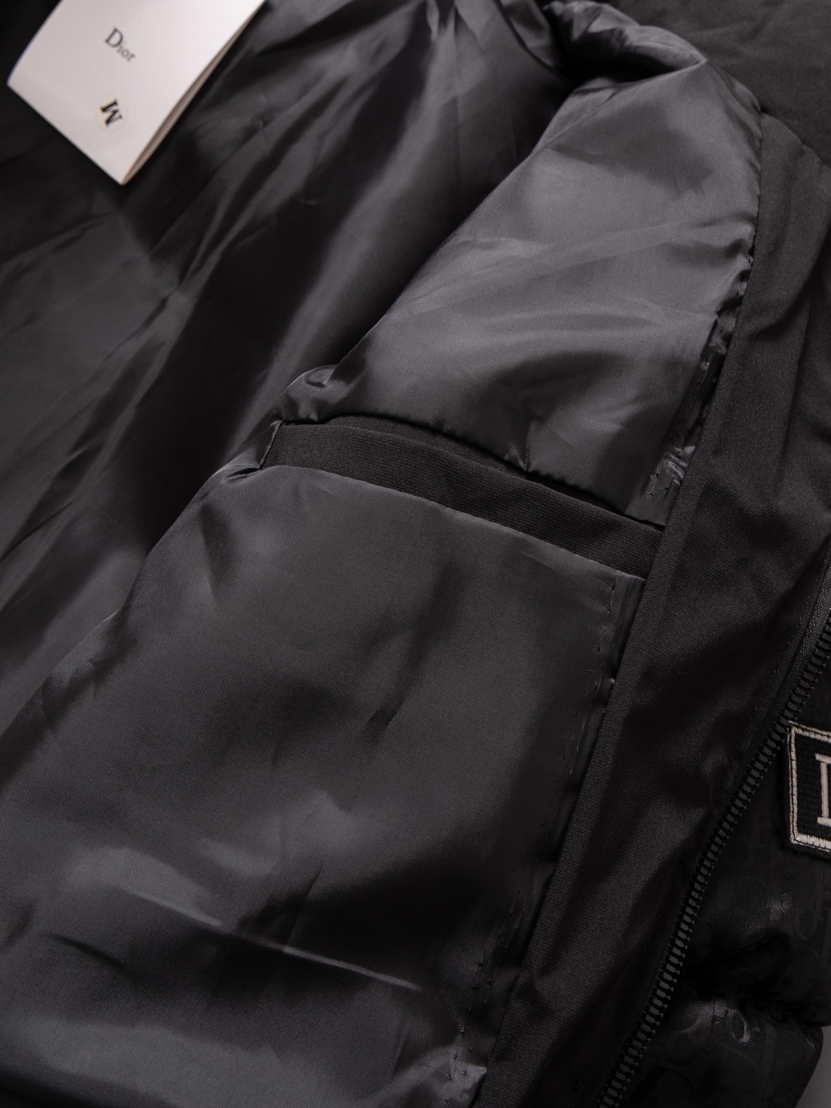 【DIOR公式 旗艦店】（ディオール ） ダウンジャケット、ご好評に付き再入荷！-BRAND OFF