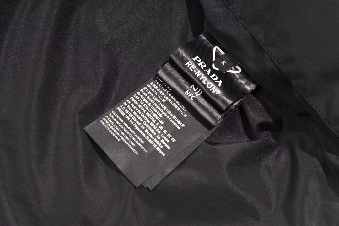 【PRADA旗艦店】プラダ ジャケット ご好評に付き再入荷！-BRAND OFF