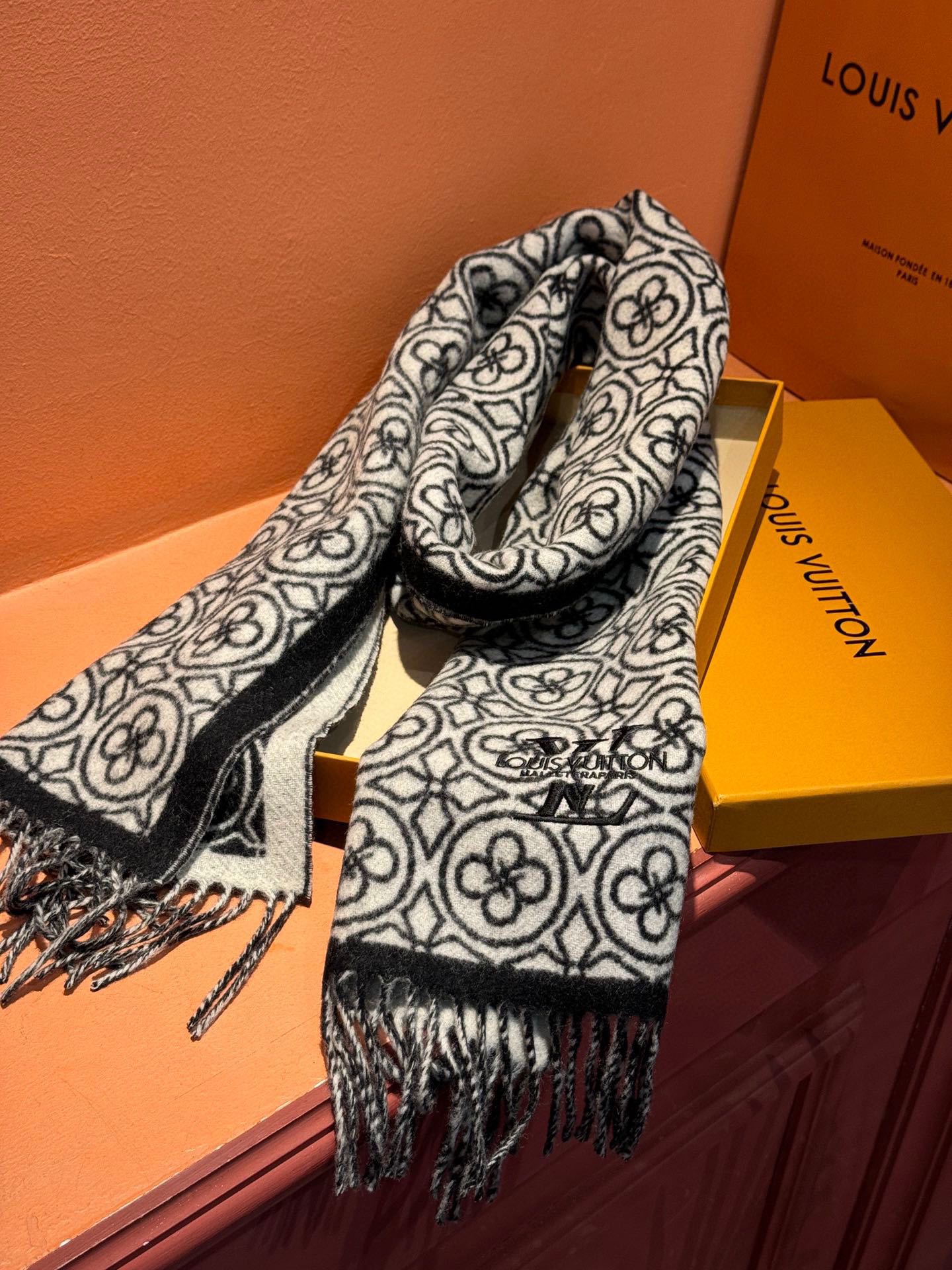 【LV LOUIS VUITTON ルイ·ヴィトン】 スカーフ 30*180cm  241107-BRAND OFF