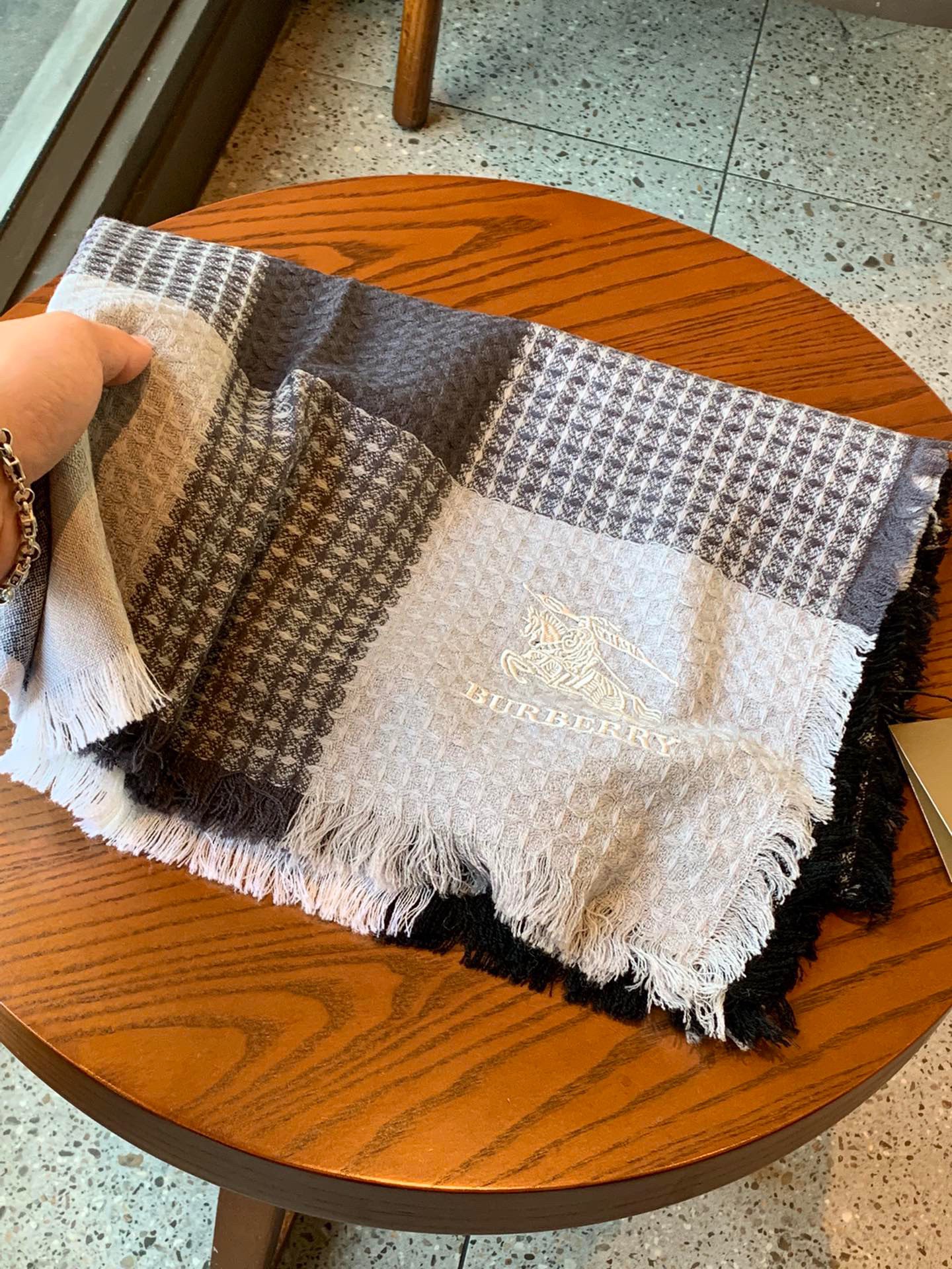 【BURBERRY  バーバリー】スカーフ210*80CM  241108-BRAND OFF