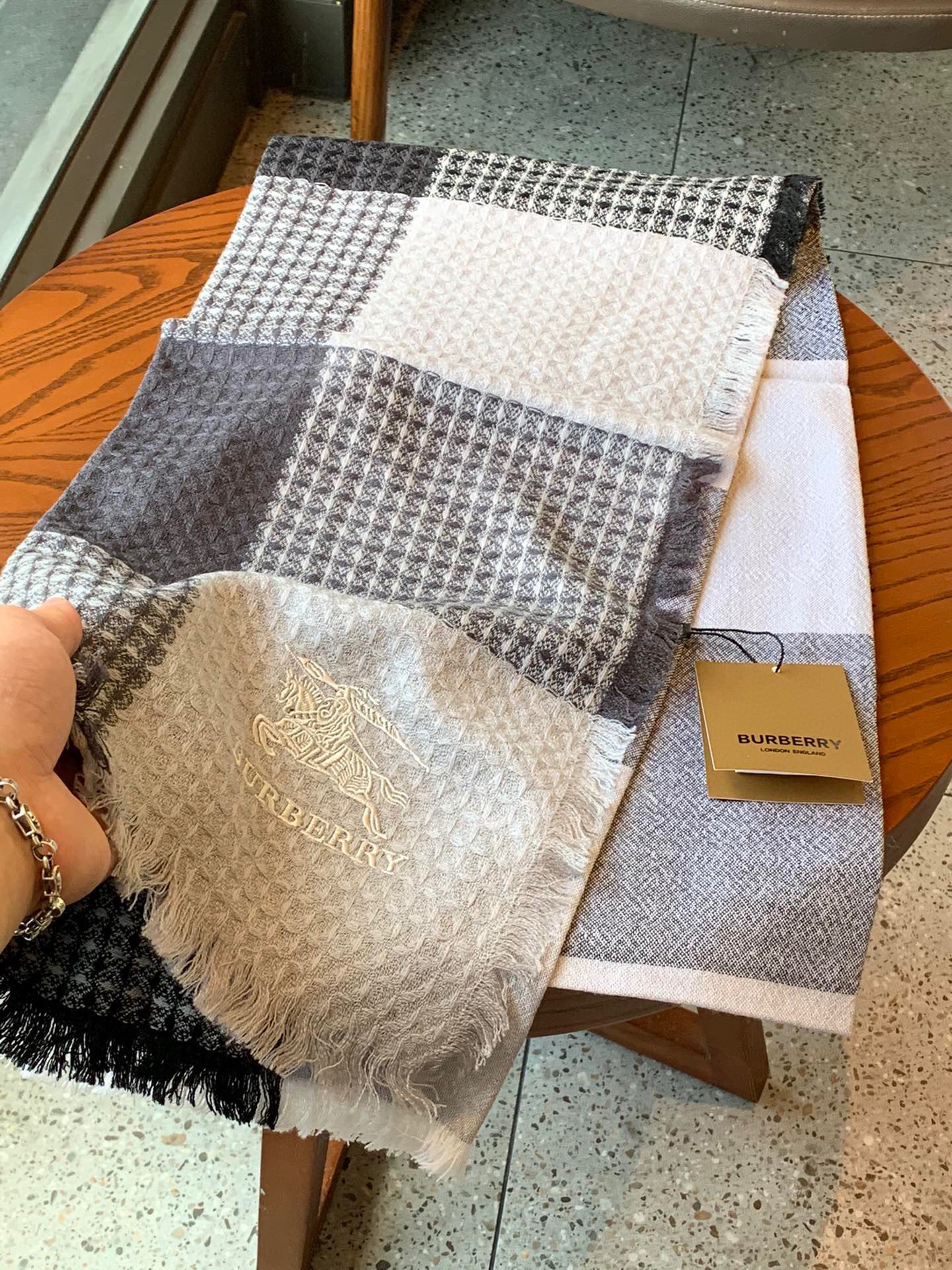 【BURBERRY  バーバリー】スカーフ210*80CM  241108-BRAND OFF