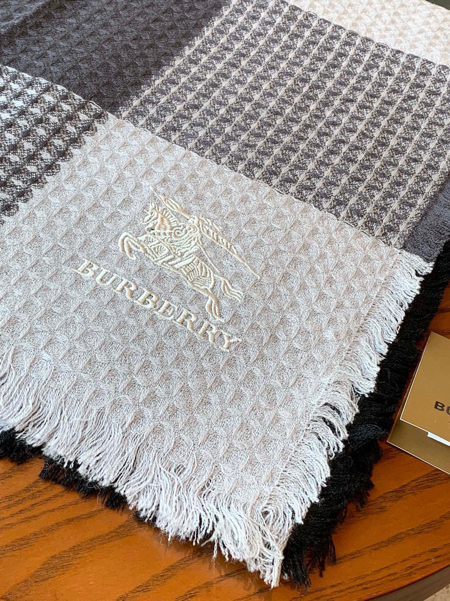 【BURBERRY  バーバリー】スカーフ210*80CM  241108-BRAND OFF