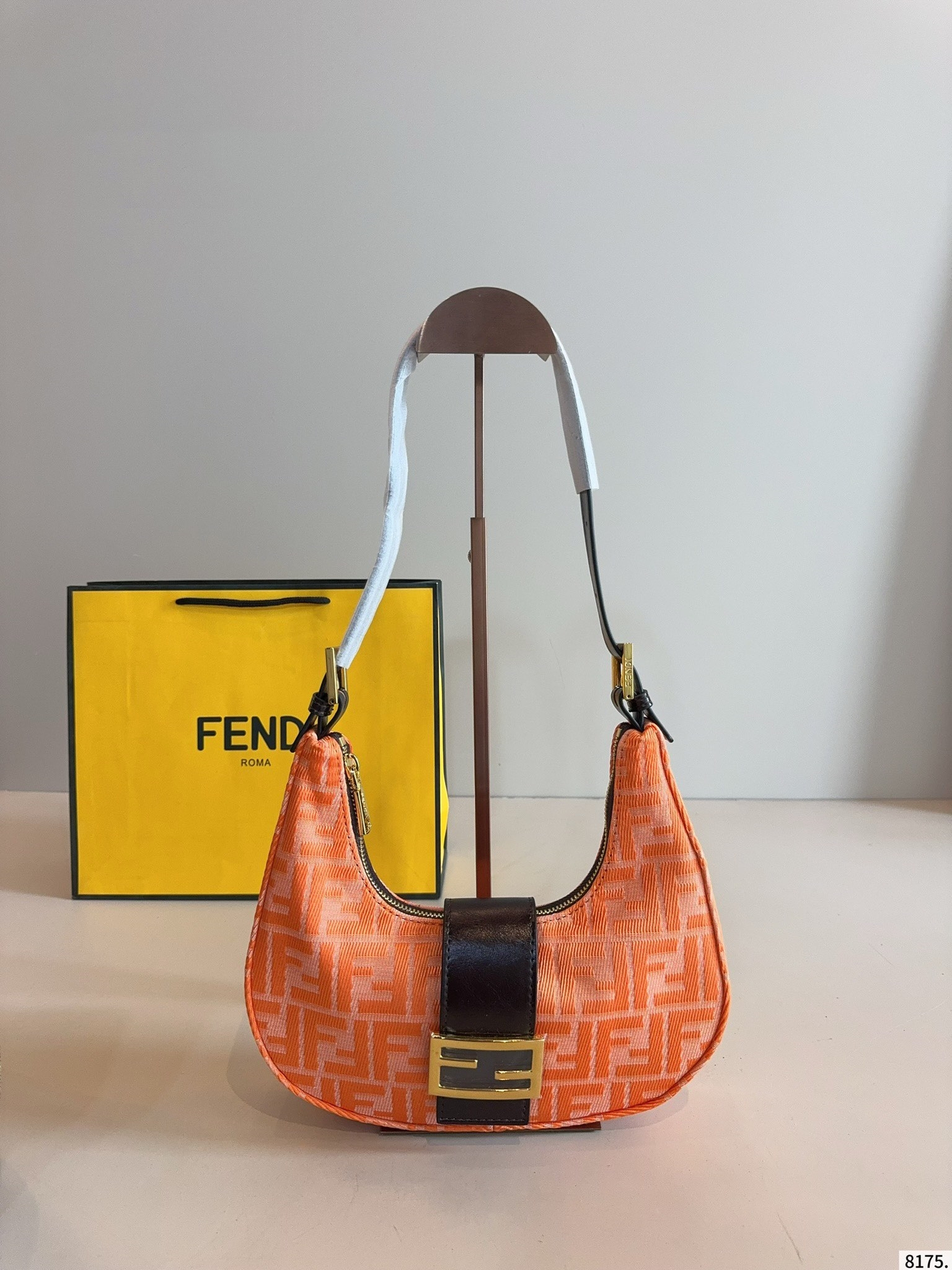 【FENDI公式旗艦店】フェンディわきバッグ ハンドバッグ-BRAND OFF