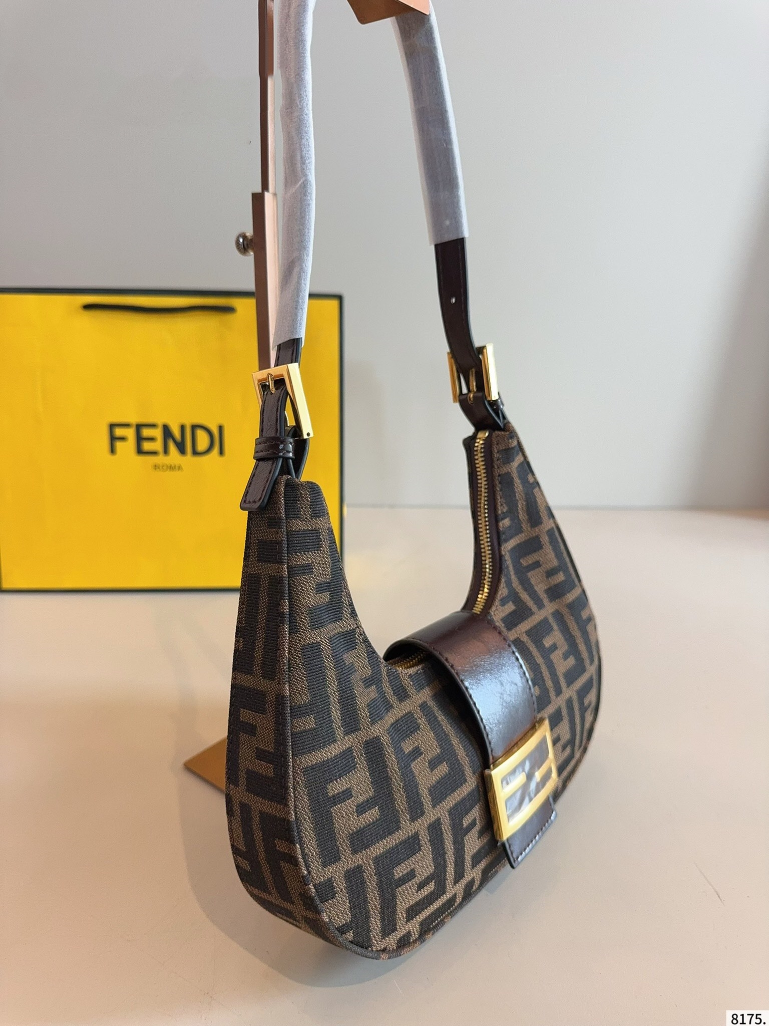 【FENDI公式旗艦店】フェンディわきバッグ ハンドバッグ-BRAND OFF