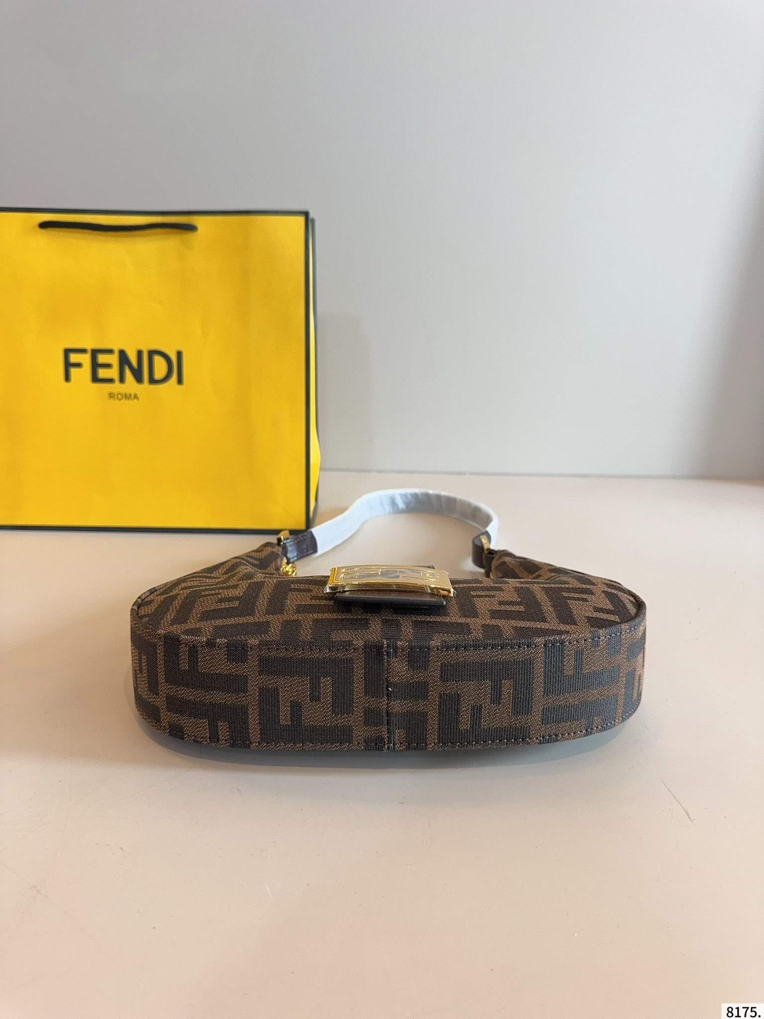 【FENDI公式旗艦店】フェンディわきバッグ ハンドバッグ-BRAND OFF