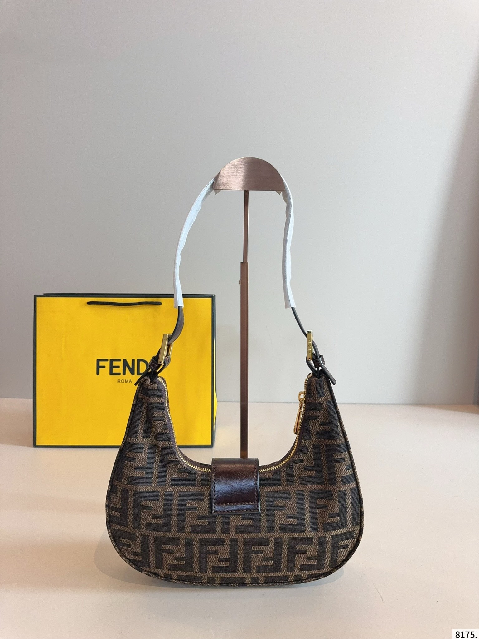 【FENDI公式旗艦店】フェンディわきバッグ ハンドバッグ-BRAND OFF