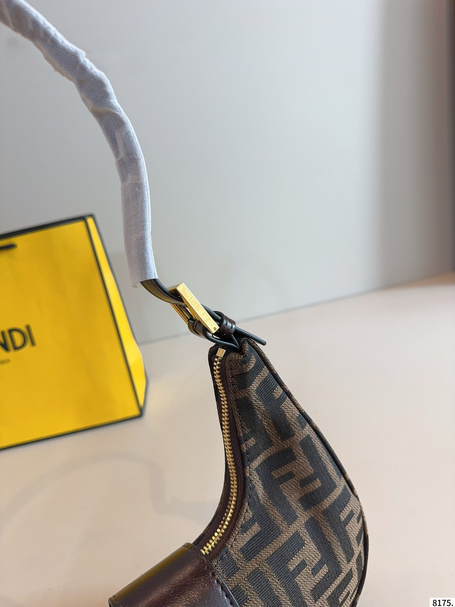 【FENDI公式旗艦店】フェンディわきバッグ ハンドバッグ-BRAND OFF