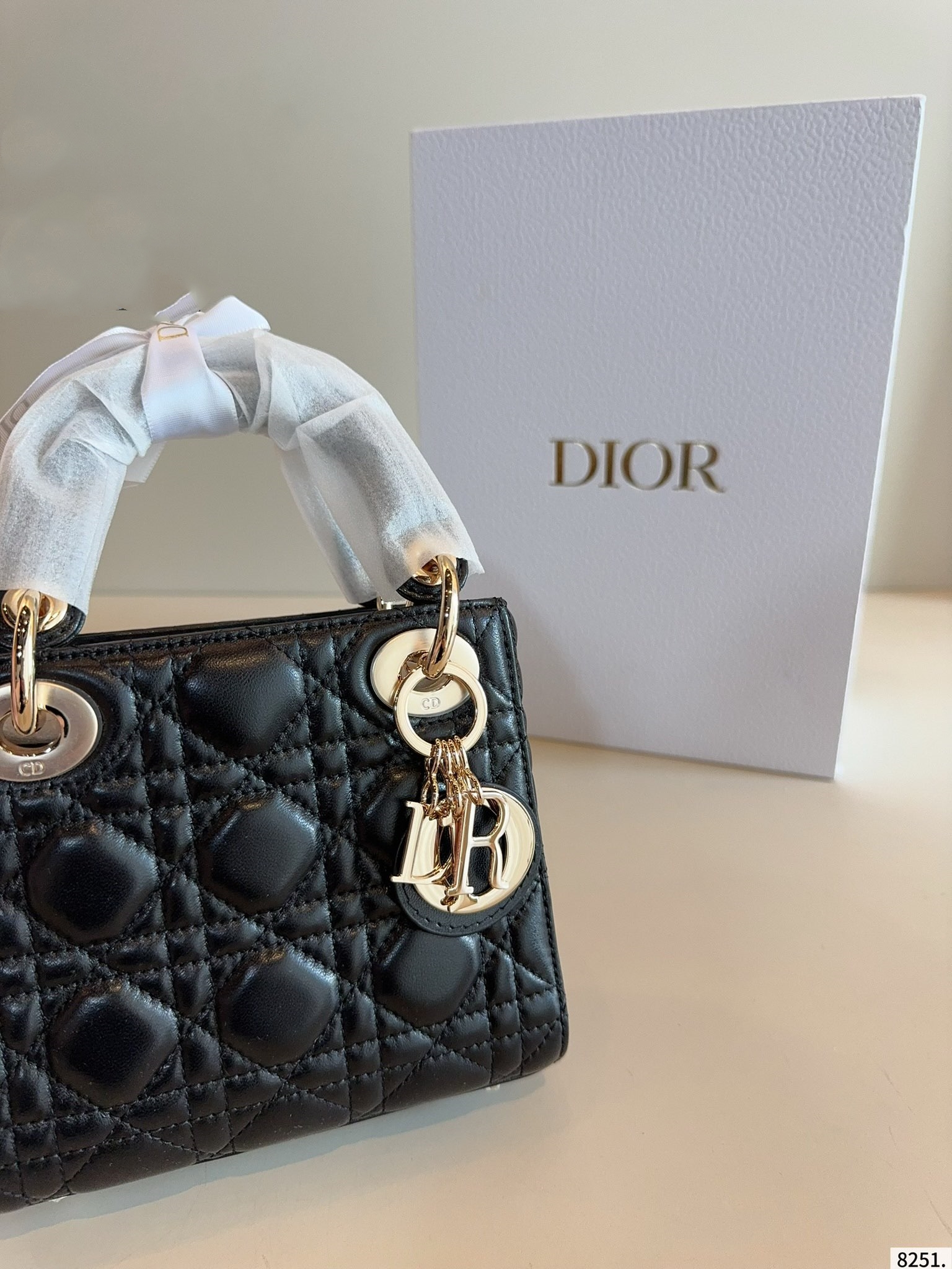 【DIOR公式旗艦店】レディディオール Lady ハンドバッグ-BRAND OFF