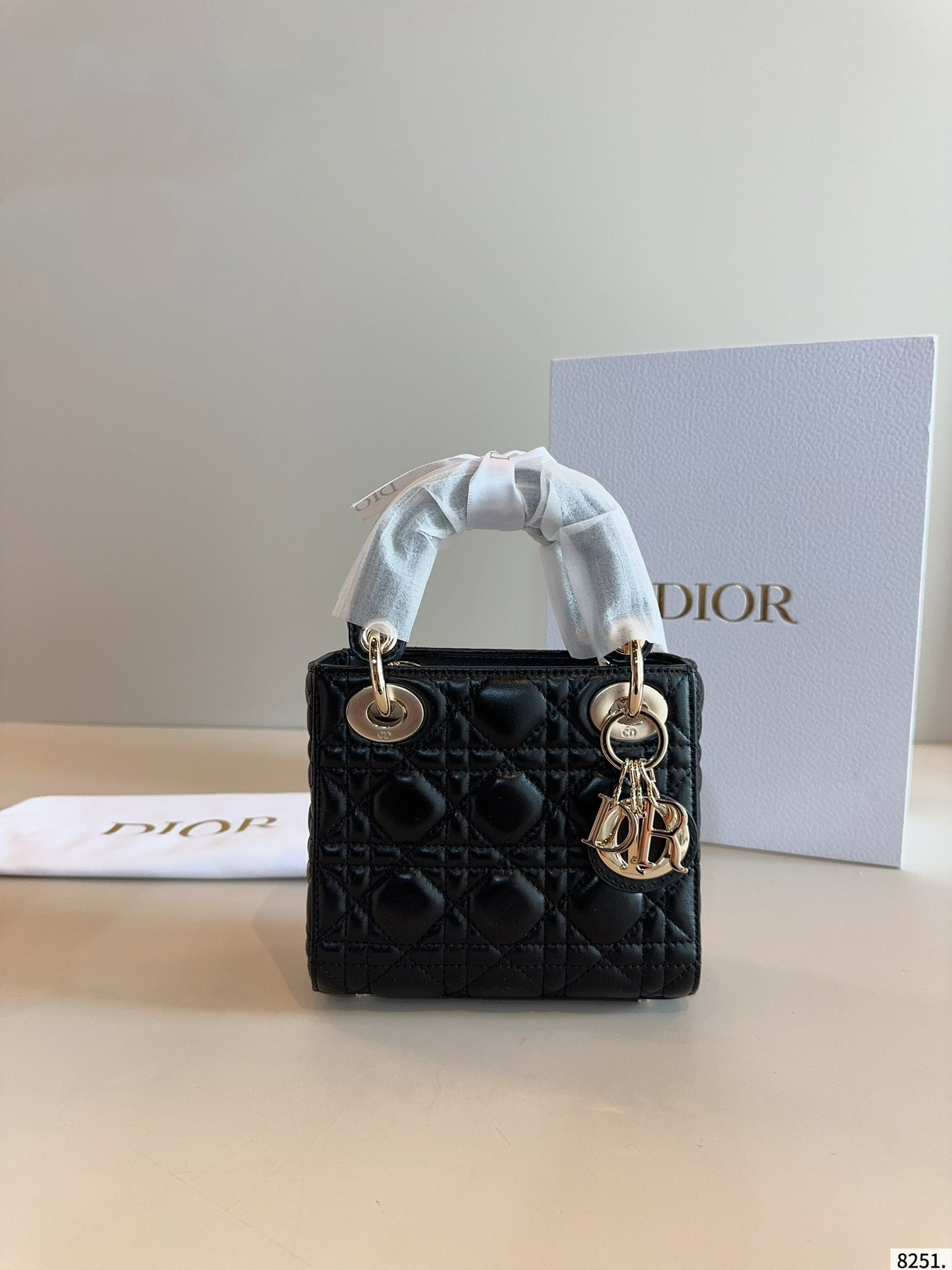【DIOR公式旗艦店】レディディオール Lady ハンドバッグ-BRAND OFF