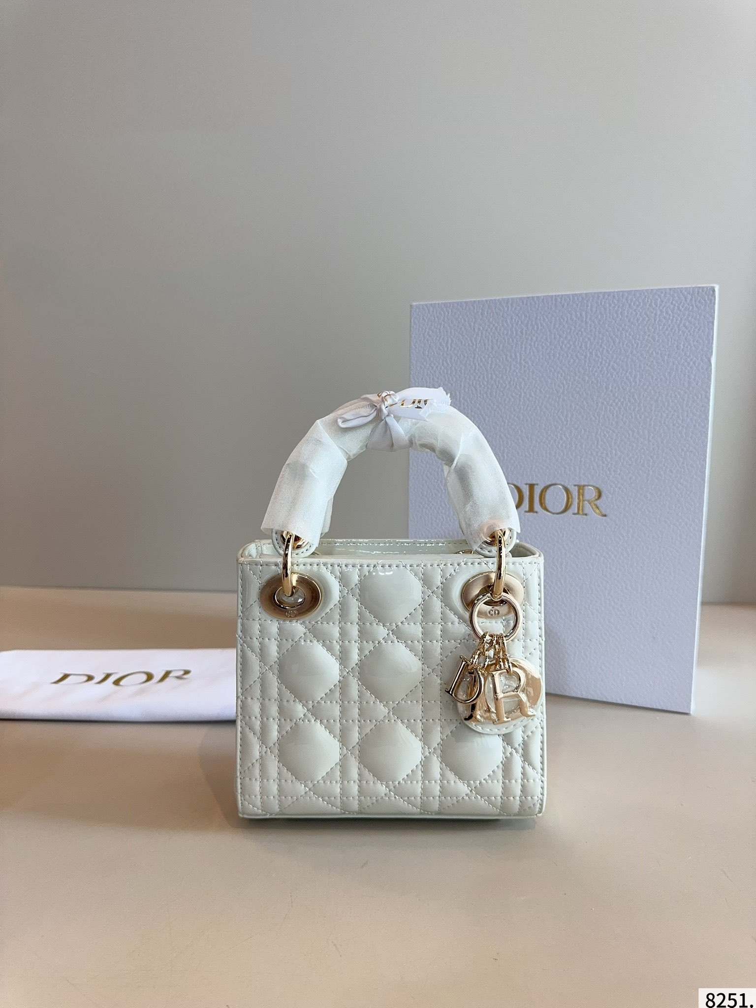 【DIOR公式旗艦店】レディディオール Lady ハンドバッグ-BRAND OFF