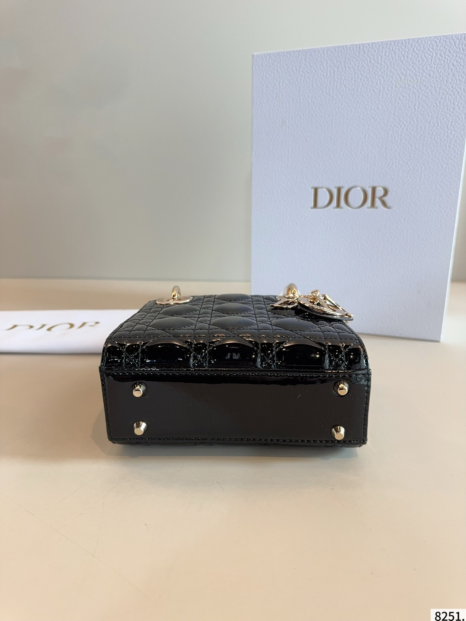 【DIOR公式旗艦店】レディディオール Lady ハンドバッグ-BRAND OFF