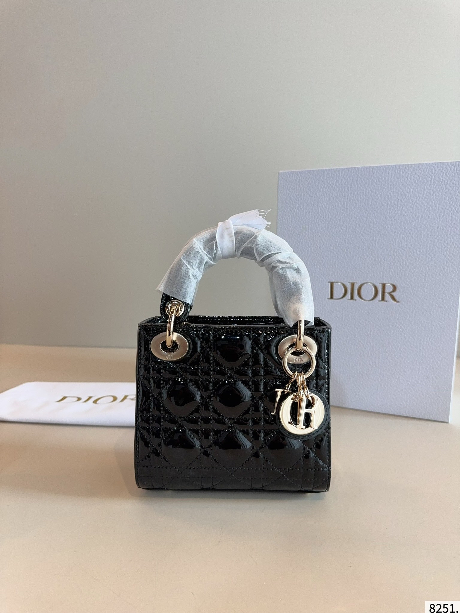 【DIOR公式旗艦店】レディディオール Lady ハンドバッグ-BRAND OFF