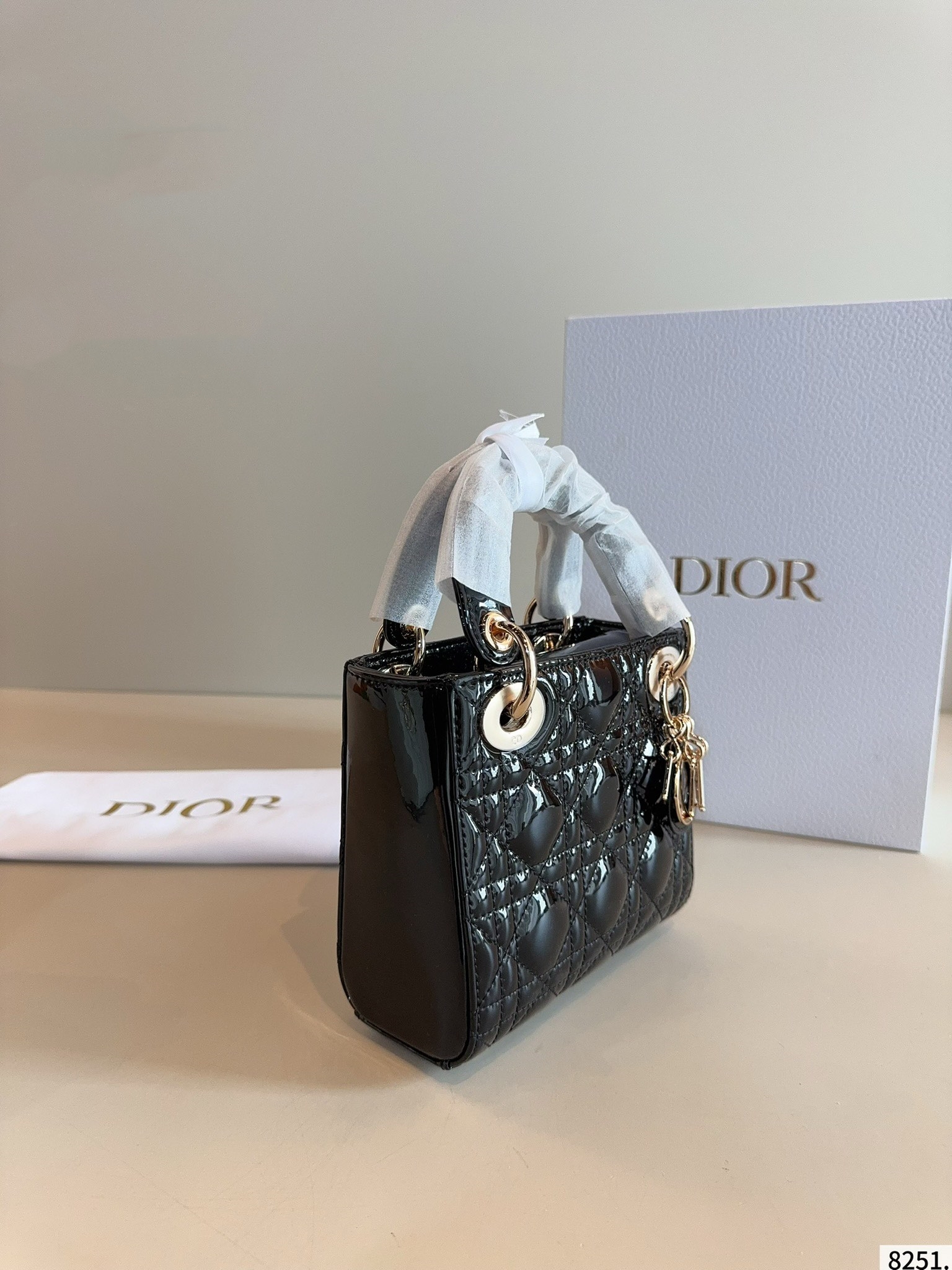 【DIOR公式旗艦店】レディディオール Lady ハンドバッグ-BRAND OFF