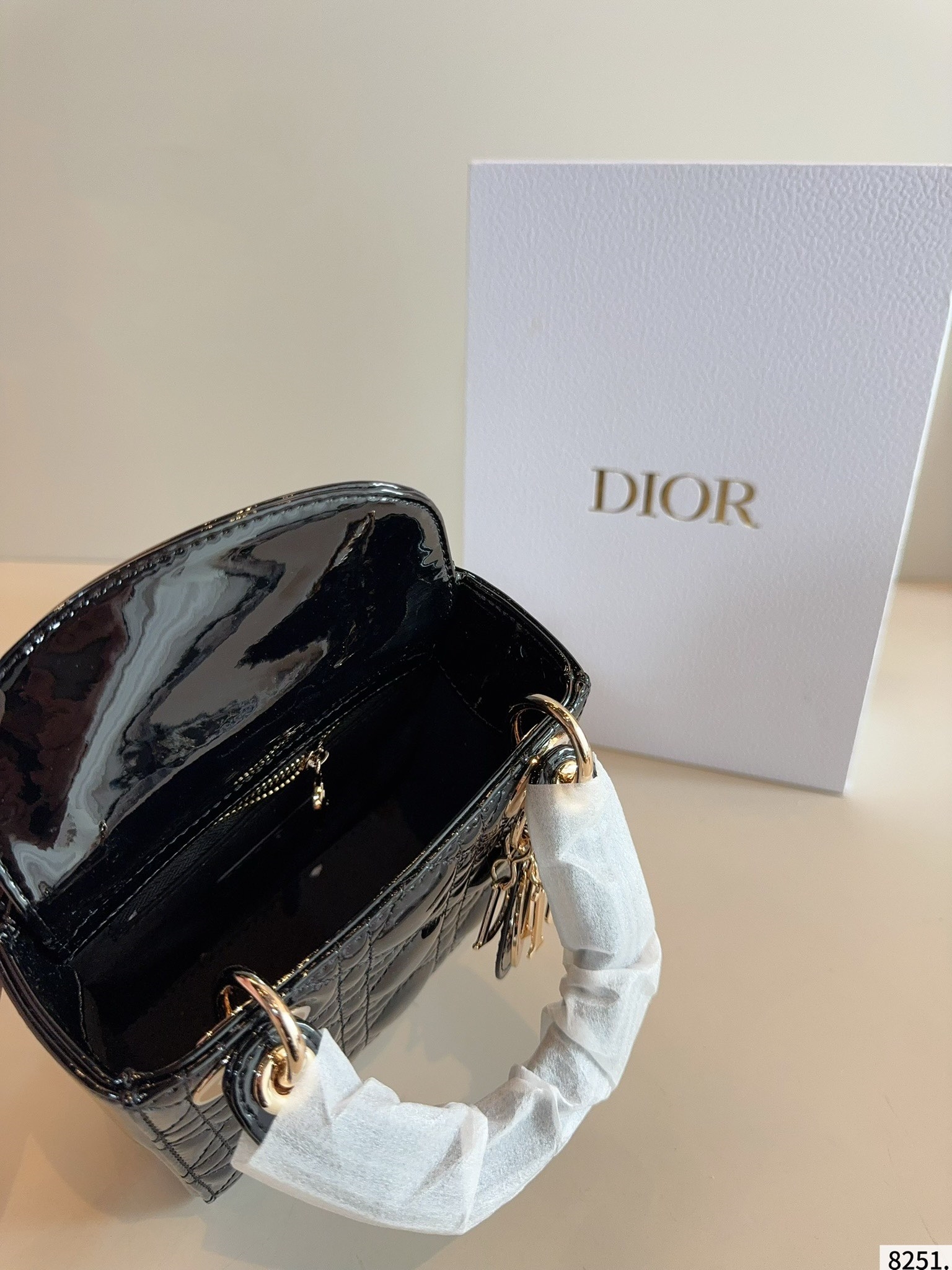 【DIOR公式旗艦店】レディディオール Lady ハンドバッグ-BRAND OFF
