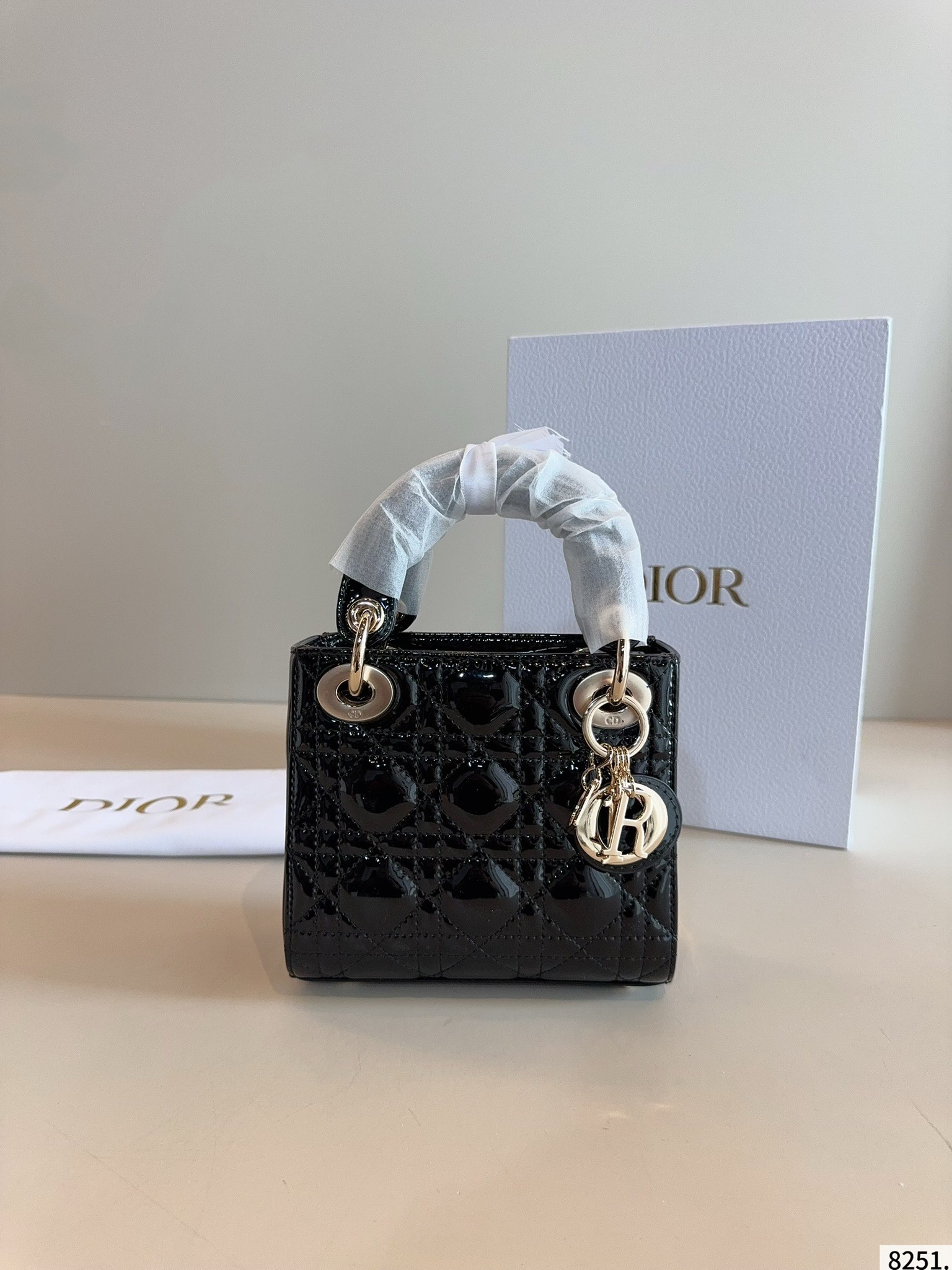 【DIOR公式旗艦店】レディディオール Lady ハンドバッグ-BRAND OFF
