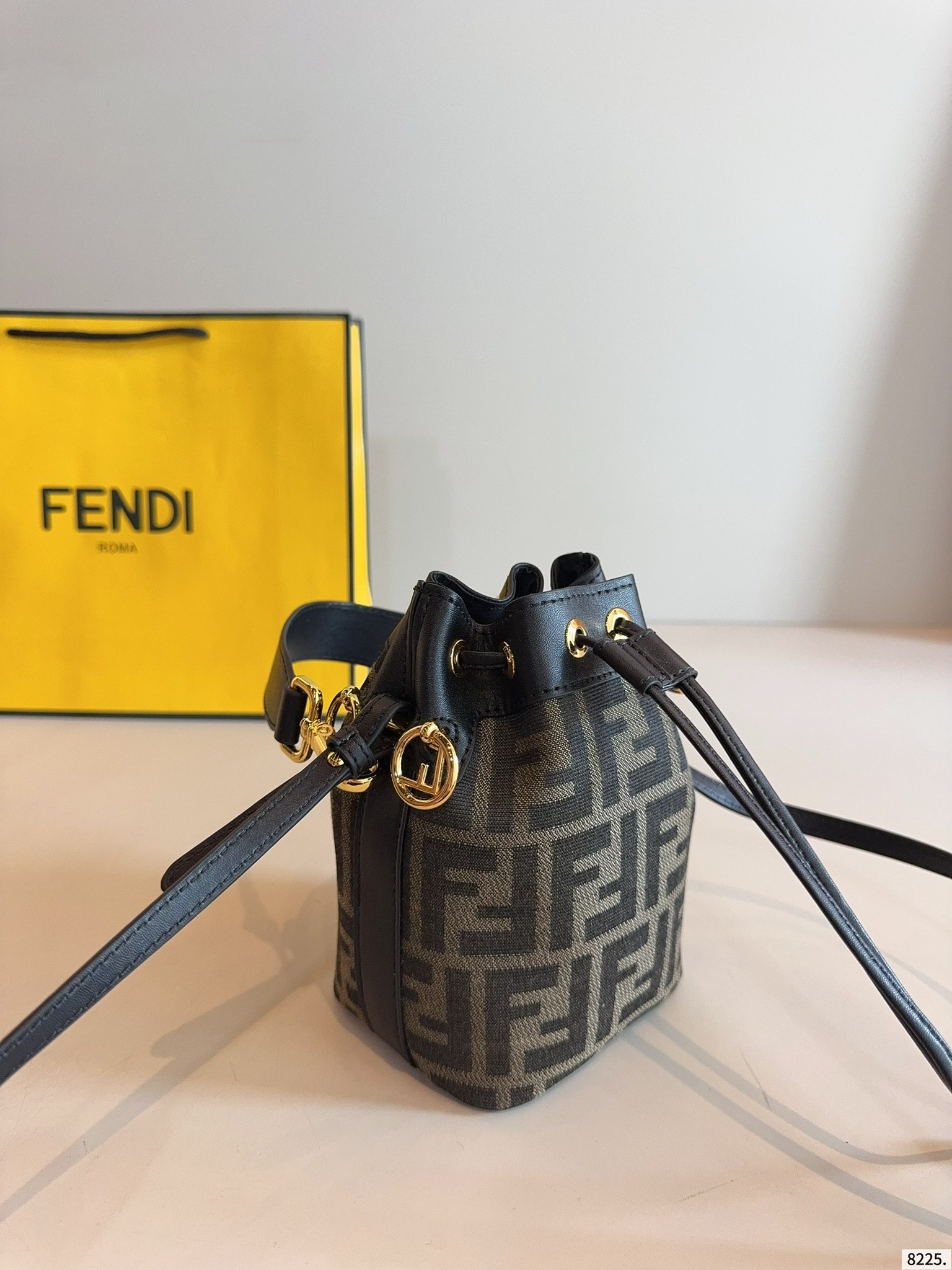 【FENDI旗艦店】フェンディ BAGUETTE バケットバッグ ★大人気-BRAND OFF