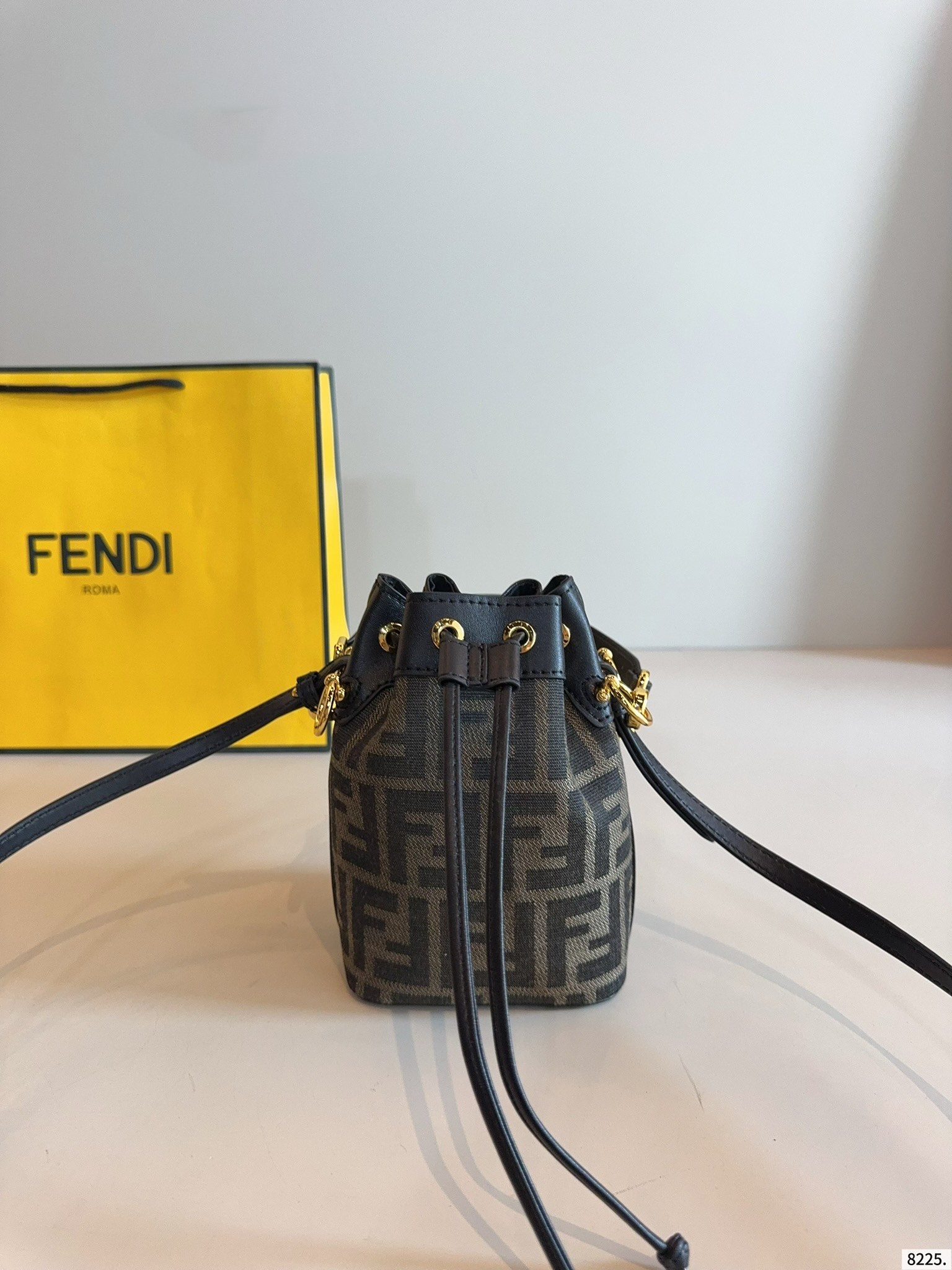 【FENDI旗艦店】フェンディ BAGUETTE バケットバッグ ★大人気-BRAND OFF