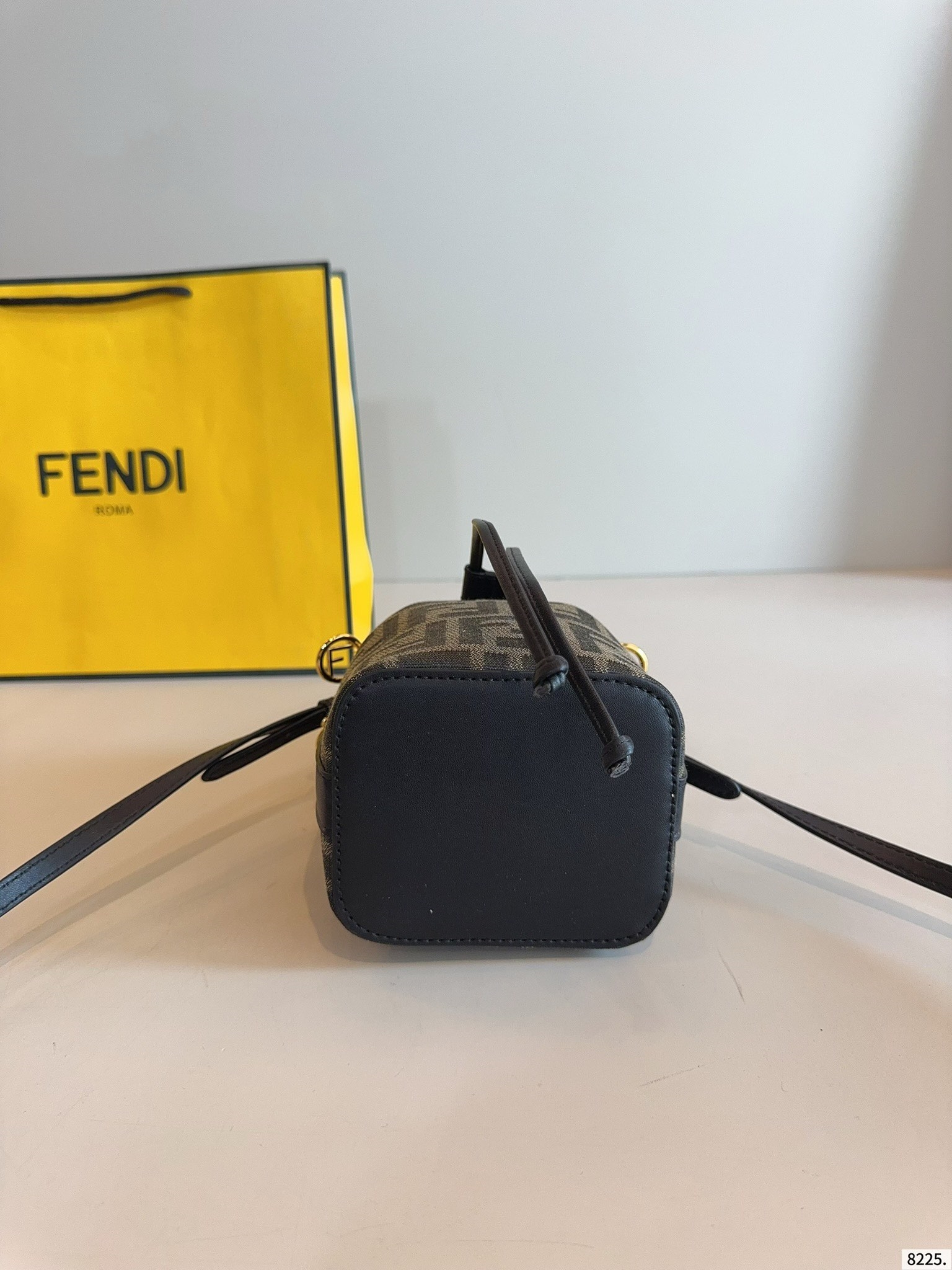 【FENDI旗艦店】フェンディ BAGUETTE バケットバッグ ★大人気-BRAND OFF
