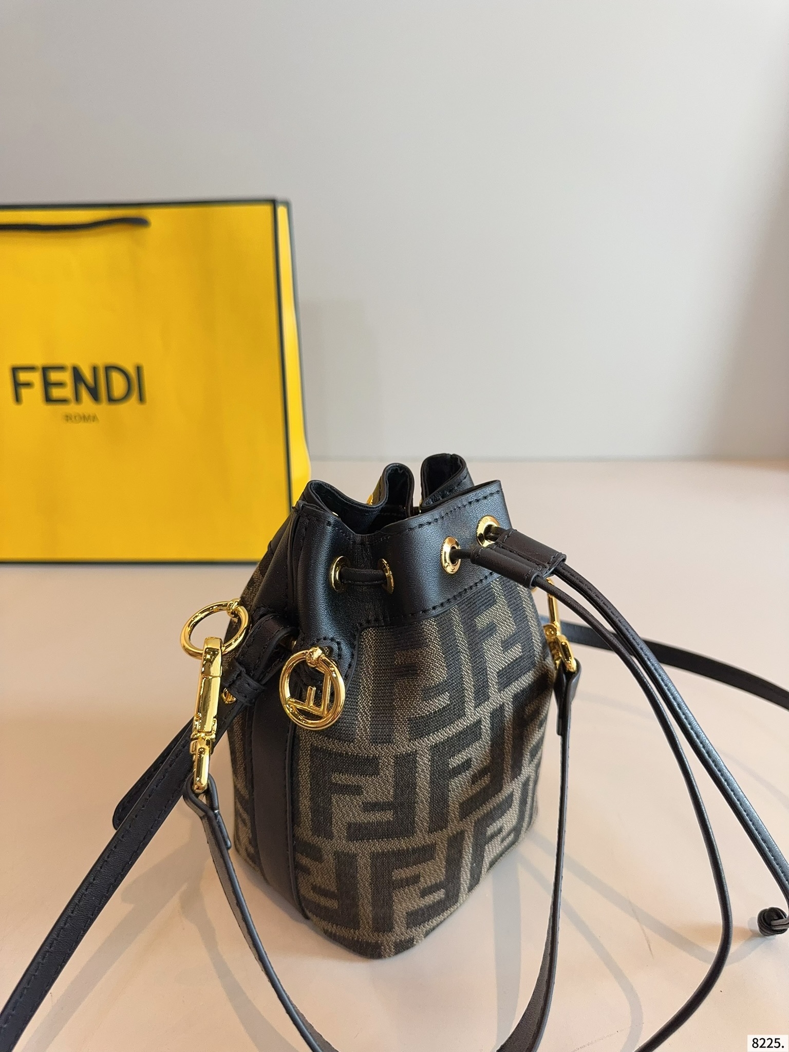 【FENDI旗艦店】フェンディ BAGUETTE バケットバッグ ★大人気-BRAND OFF