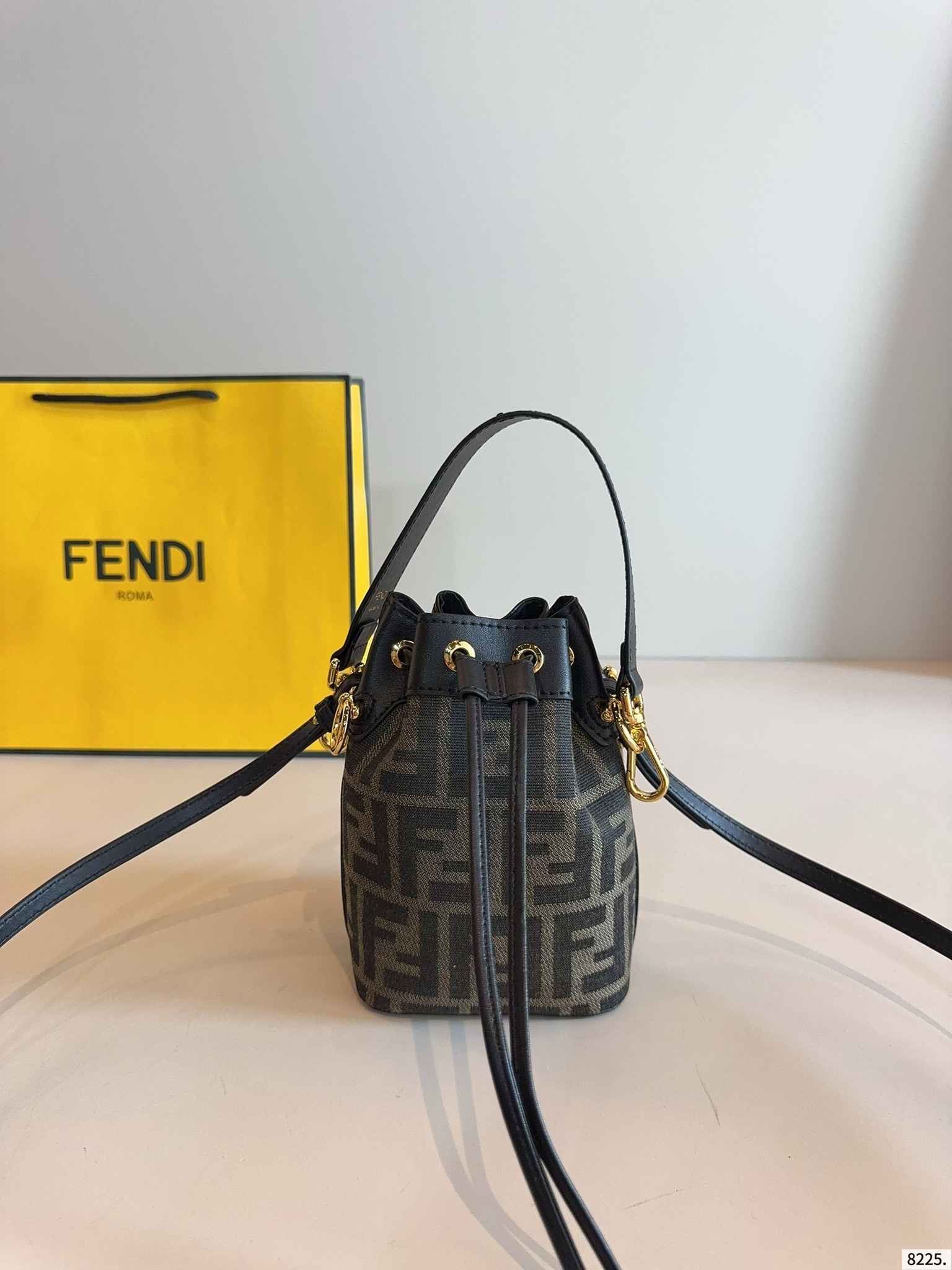 【FENDI旗艦店】フェンディ BAGUETTE バケットバッグ ★大人気-BRAND OFF