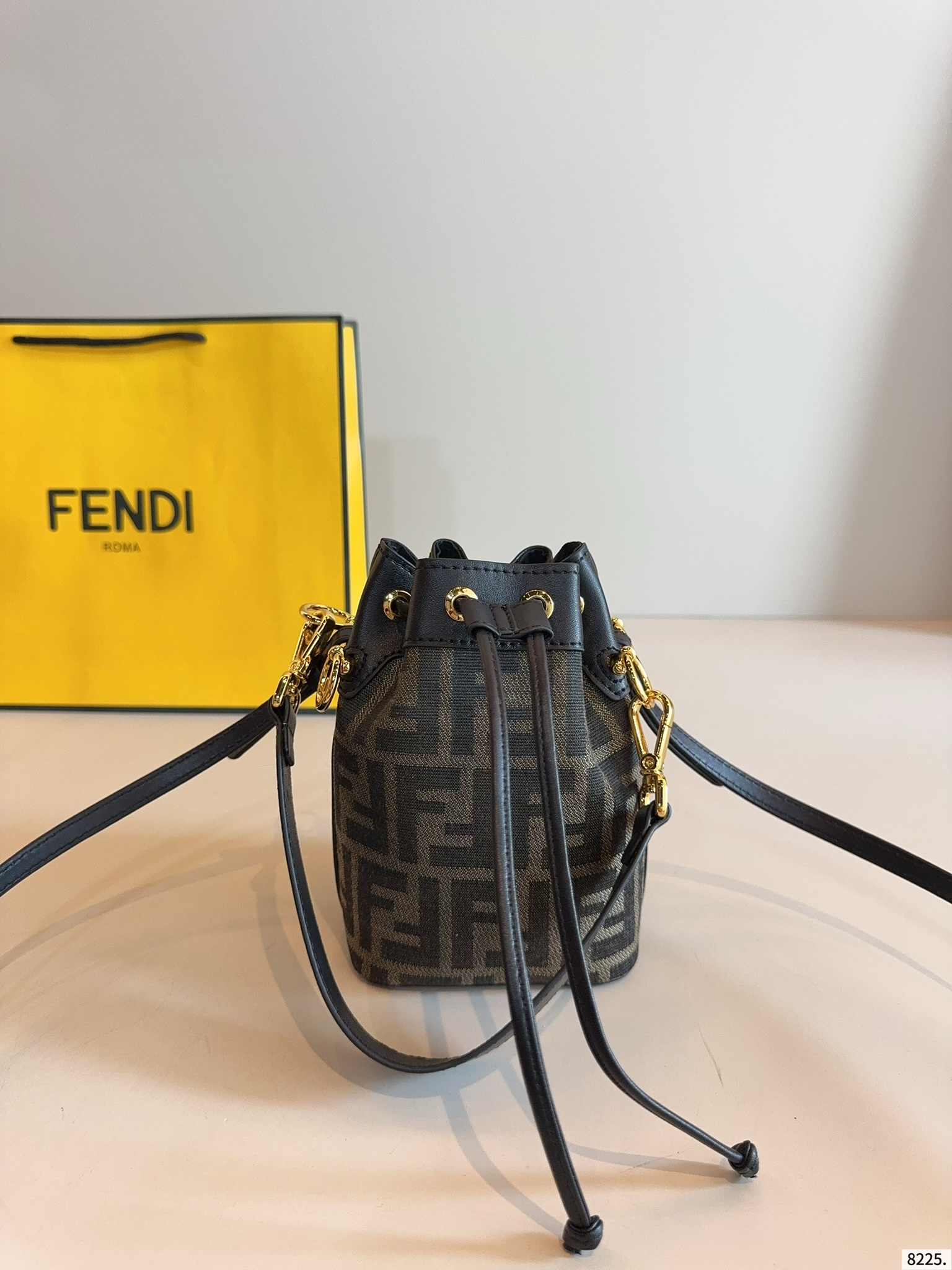 【FENDI旗艦店】フェンディ BAGUETTE バケットバッグ ★大人気-BRAND OFF