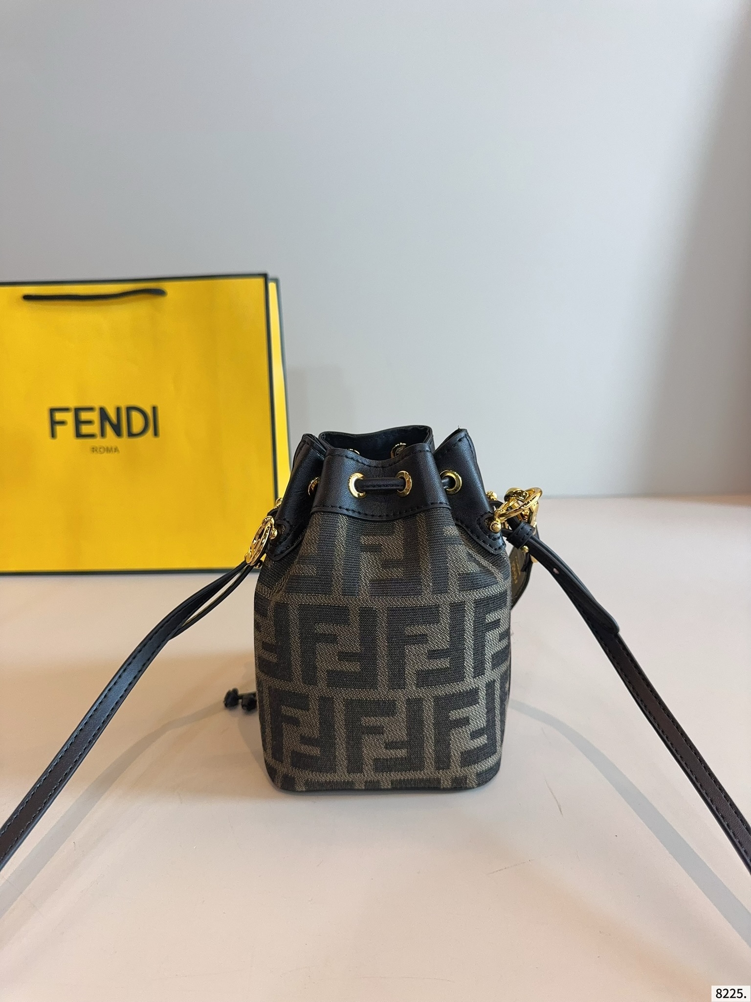 【FENDI旗艦店】フェンディ BAGUETTE バケットバッグ ★大人気-BRAND OFF