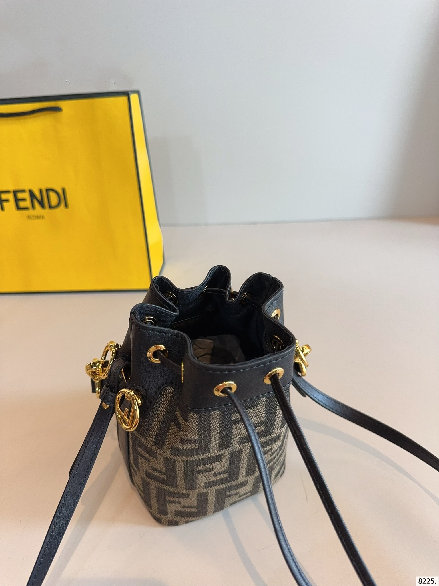【FENDI旗艦店】フェンディ BAGUETTE バケットバッグ ★大人気-BRAND OFF