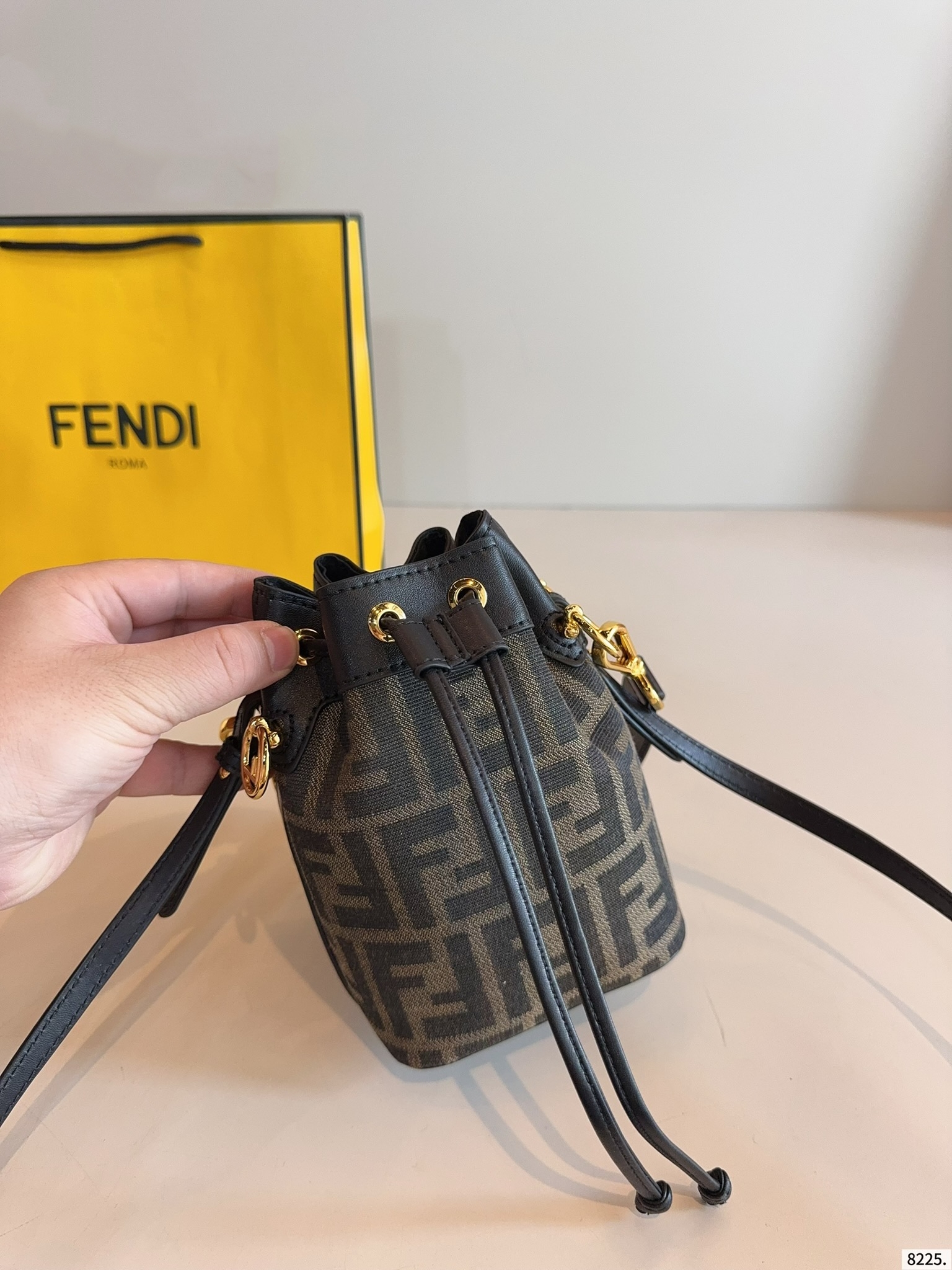 【FENDI旗艦店】フェンディ BAGUETTE バケットバッグ ★大人気-BRAND OFF