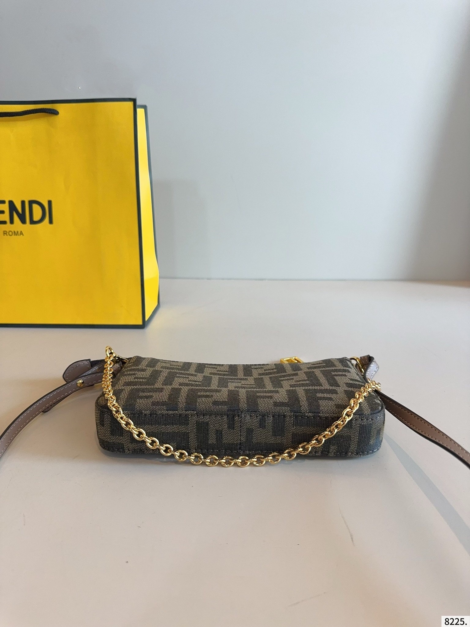 【FENDI旗艦店】フェンディ 大人気クロスボディバッグ-BRAND OFF