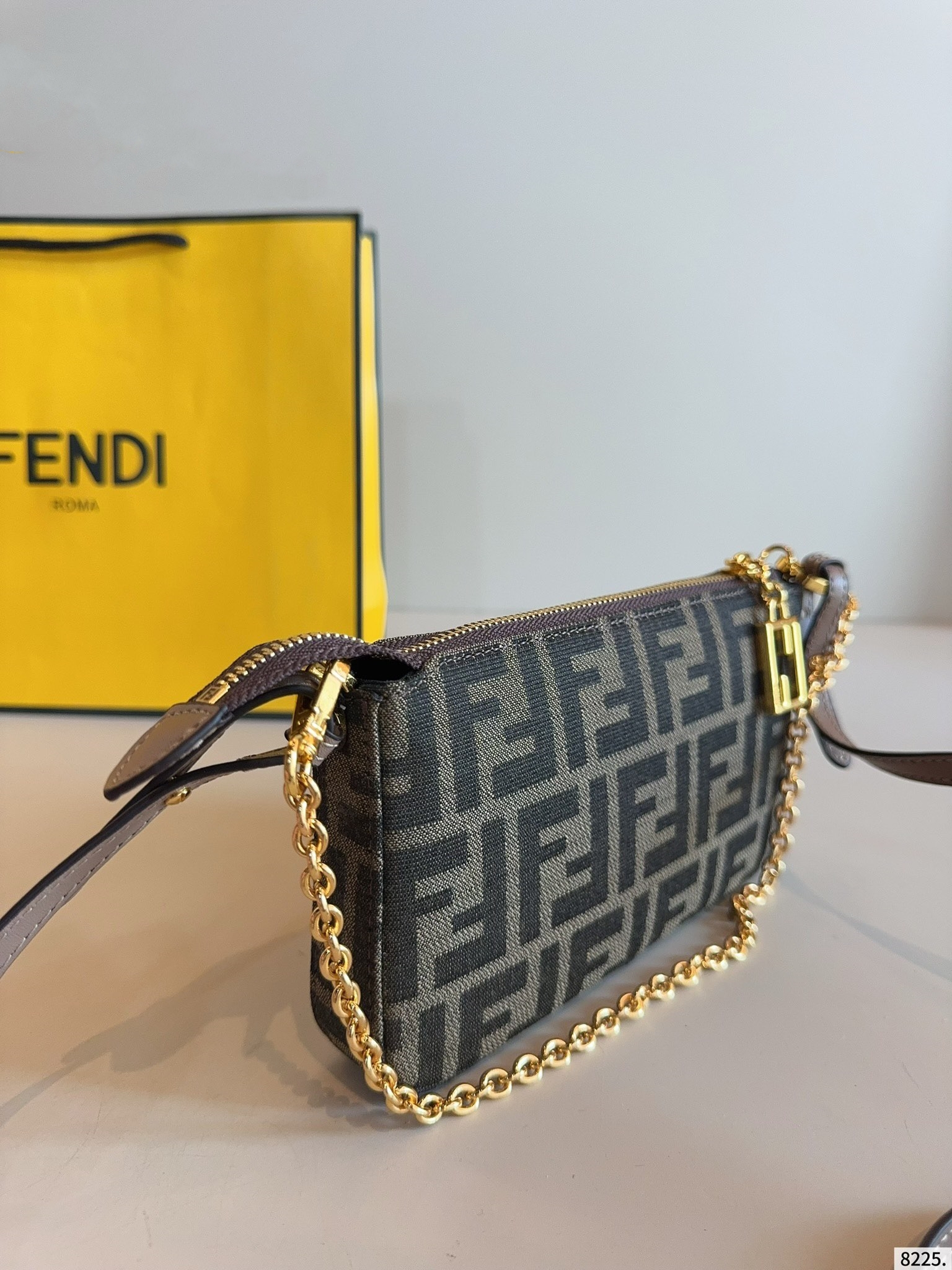【FENDI旗艦店】フェンディ 大人気クロスボディバッグ-BRAND OFF