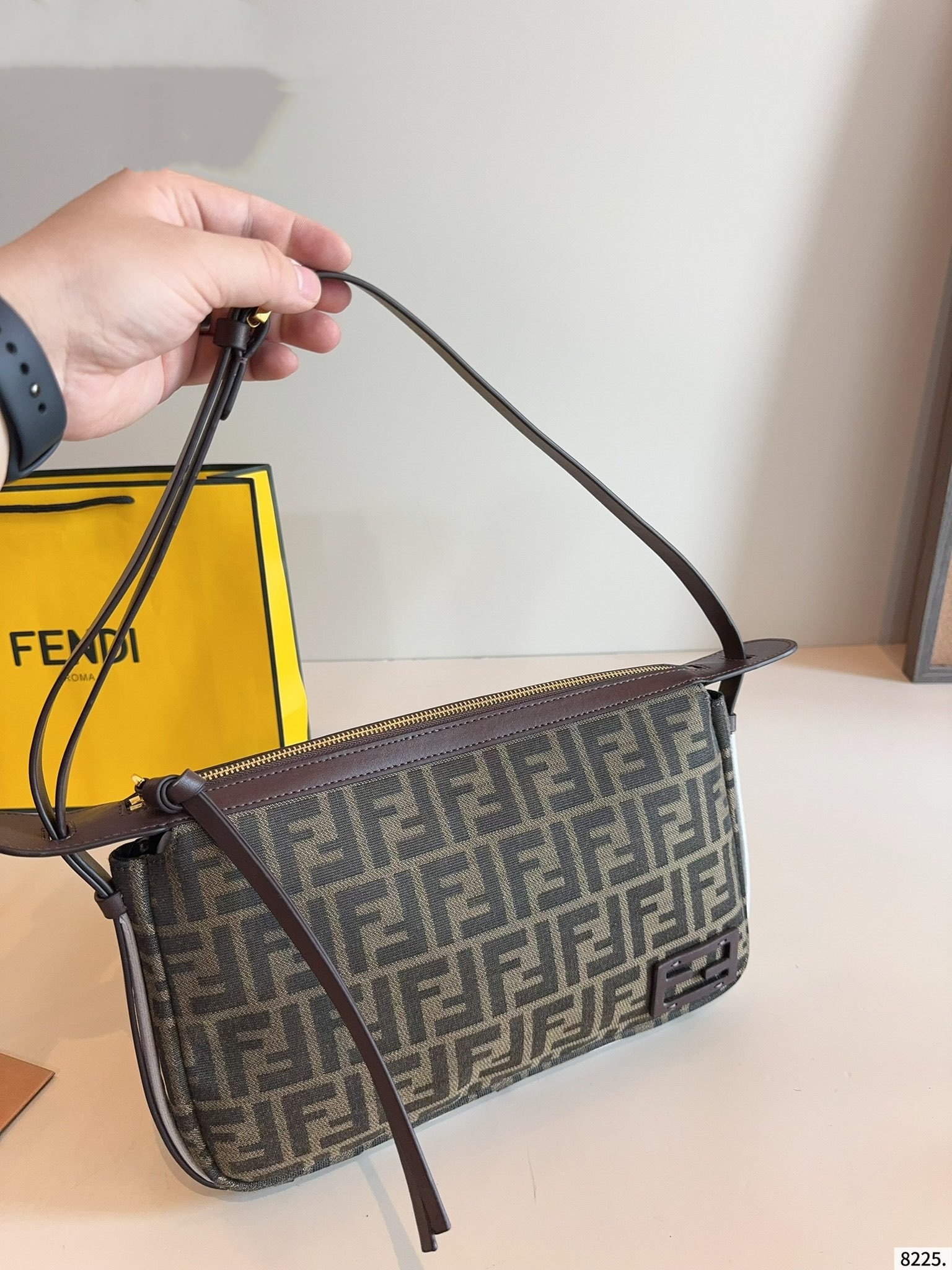【FENDI旗艦店】フェンディ 大人気アイテムバッグ ショルダーバッグ-BRAND OFF