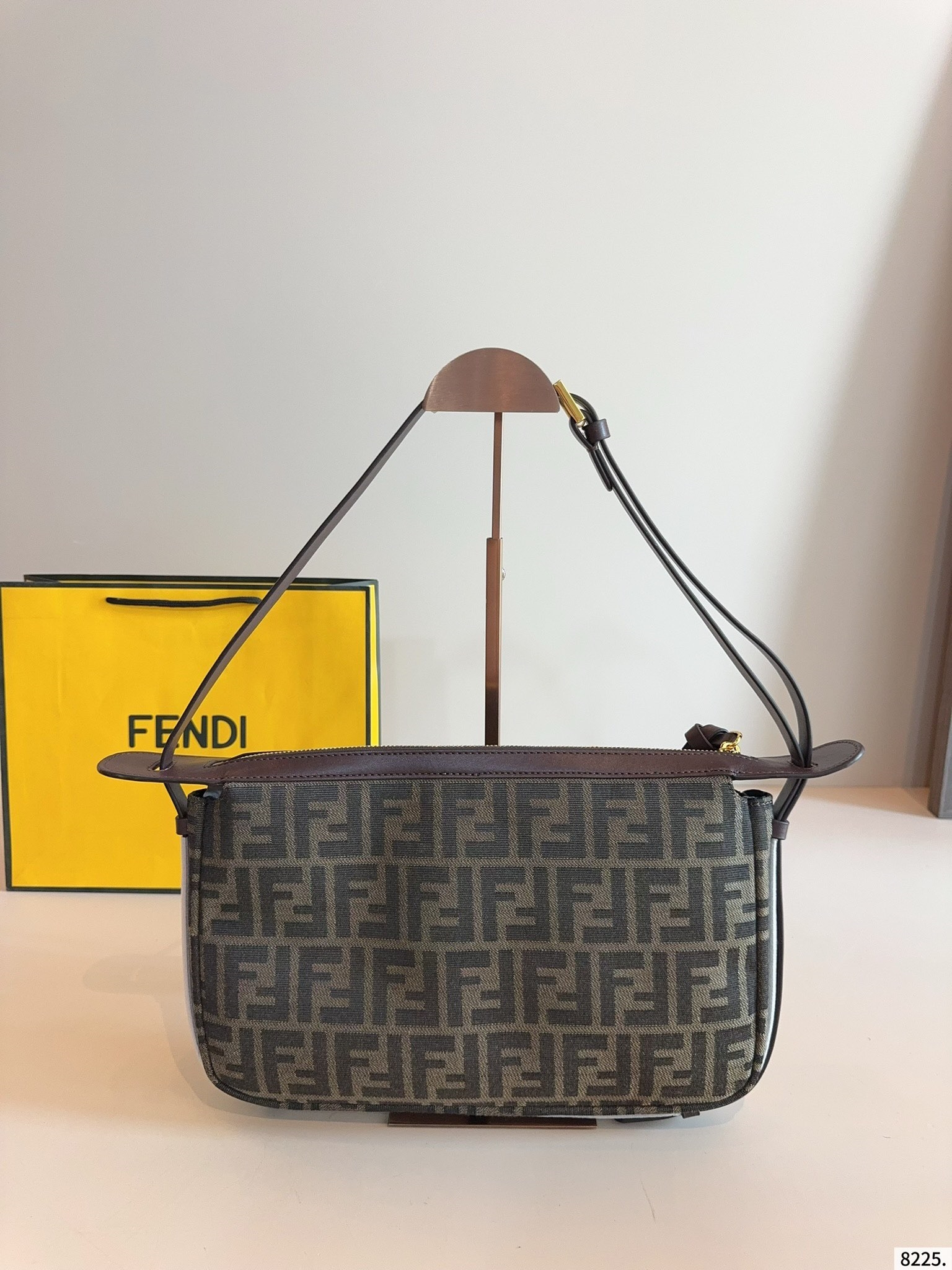 【FENDI旗艦店】フェンディ 大人気アイテムバッグ ショルダーバッグ-BRAND OFF