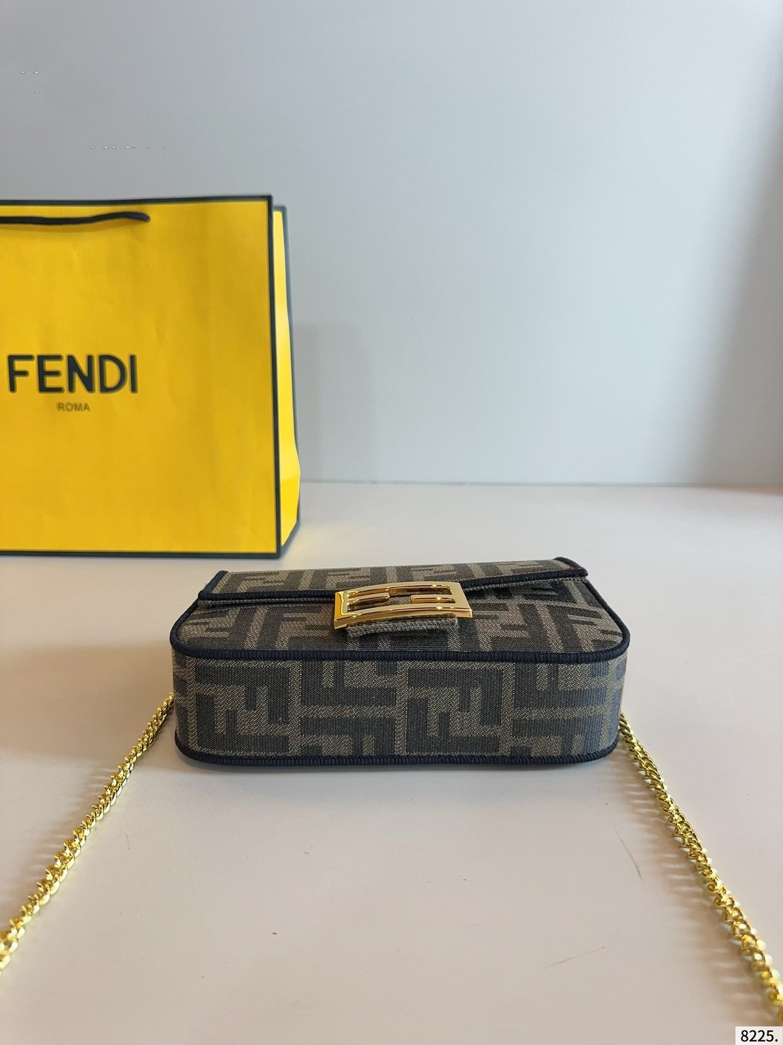 【FENDI公式旗艦店】フェンディ BAGUETTE クロスボディバッグ-BRAND OFF