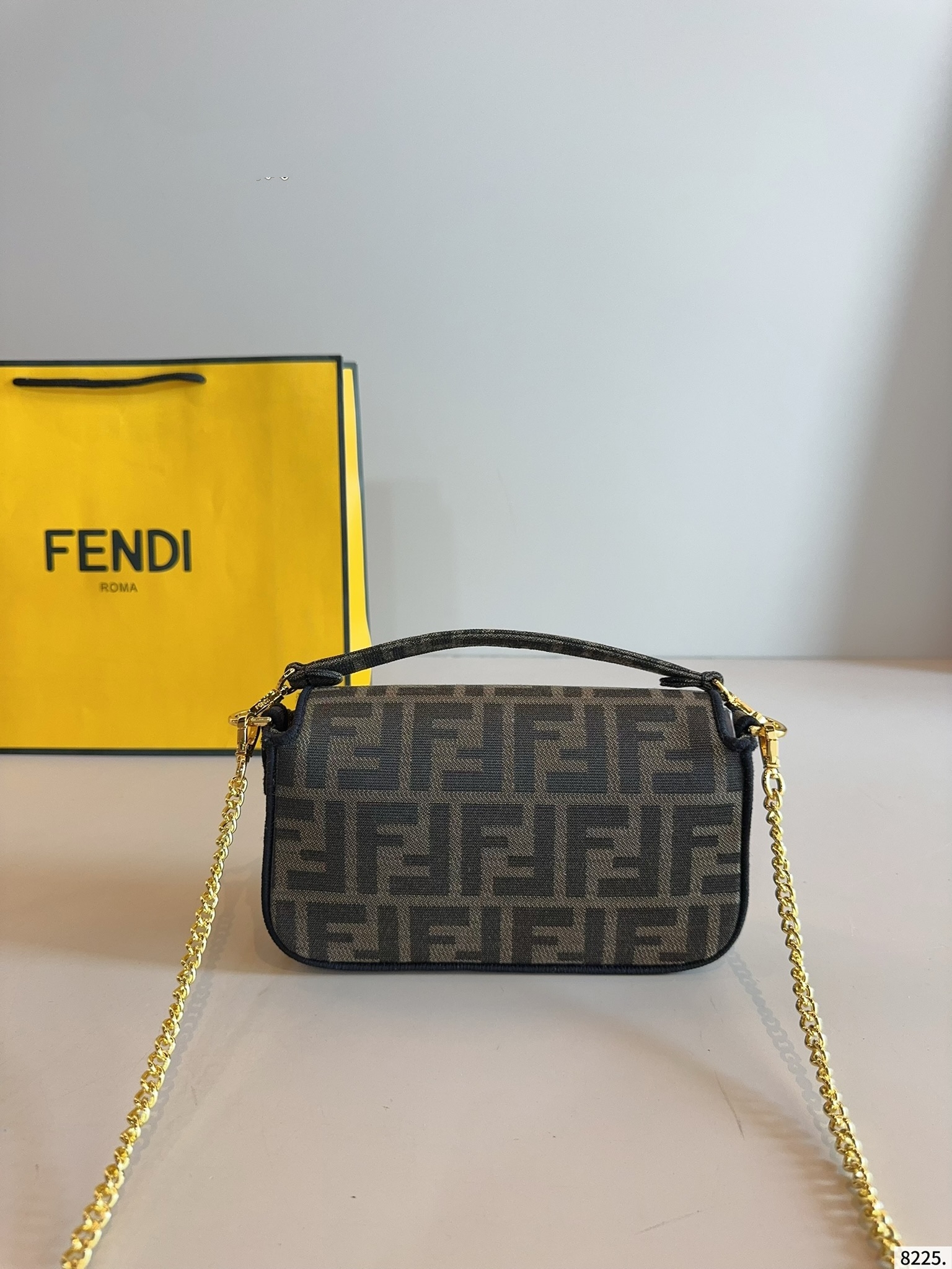 【FENDI公式旗艦店】フェンディ BAGUETTE クロスボディバッグ-BRAND OFF