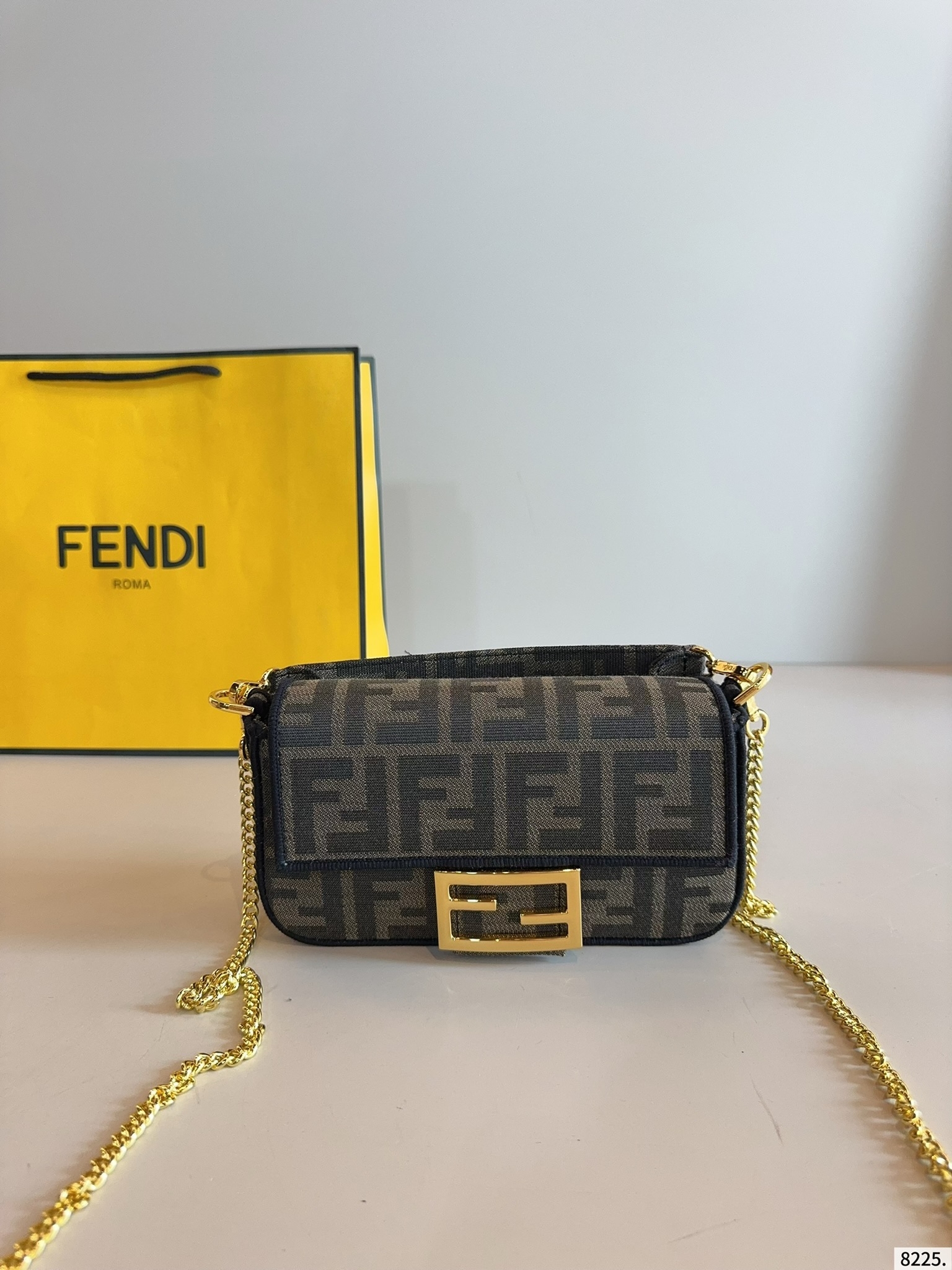 【FENDI公式旗艦店】フェンディ BAGUETTE クロスボディバッグ-BRAND OFF
