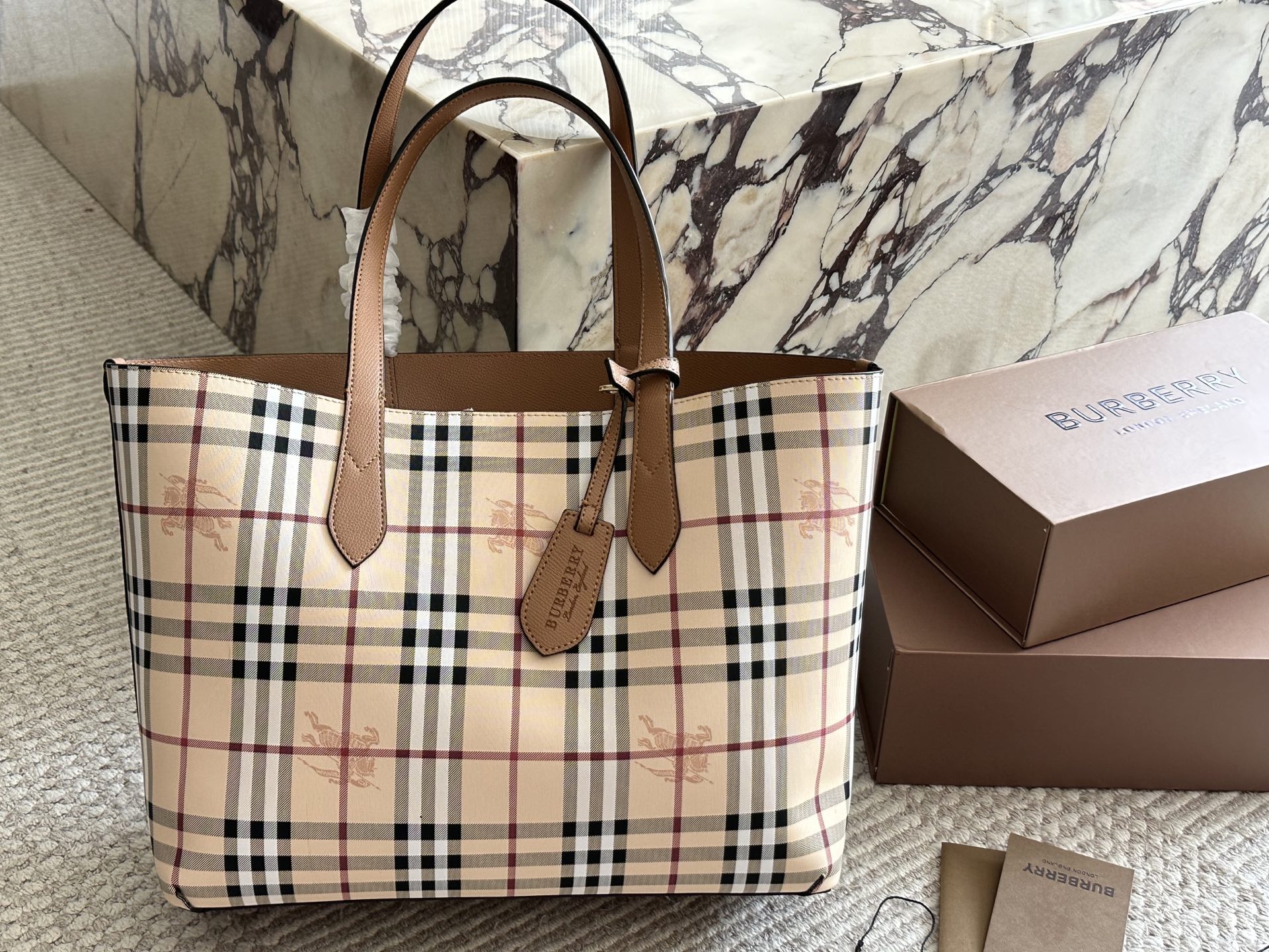 【BURBERRY公式旗艦店】バーバリー 両面トートバッグ ハンドバッグ-BRAND OFF