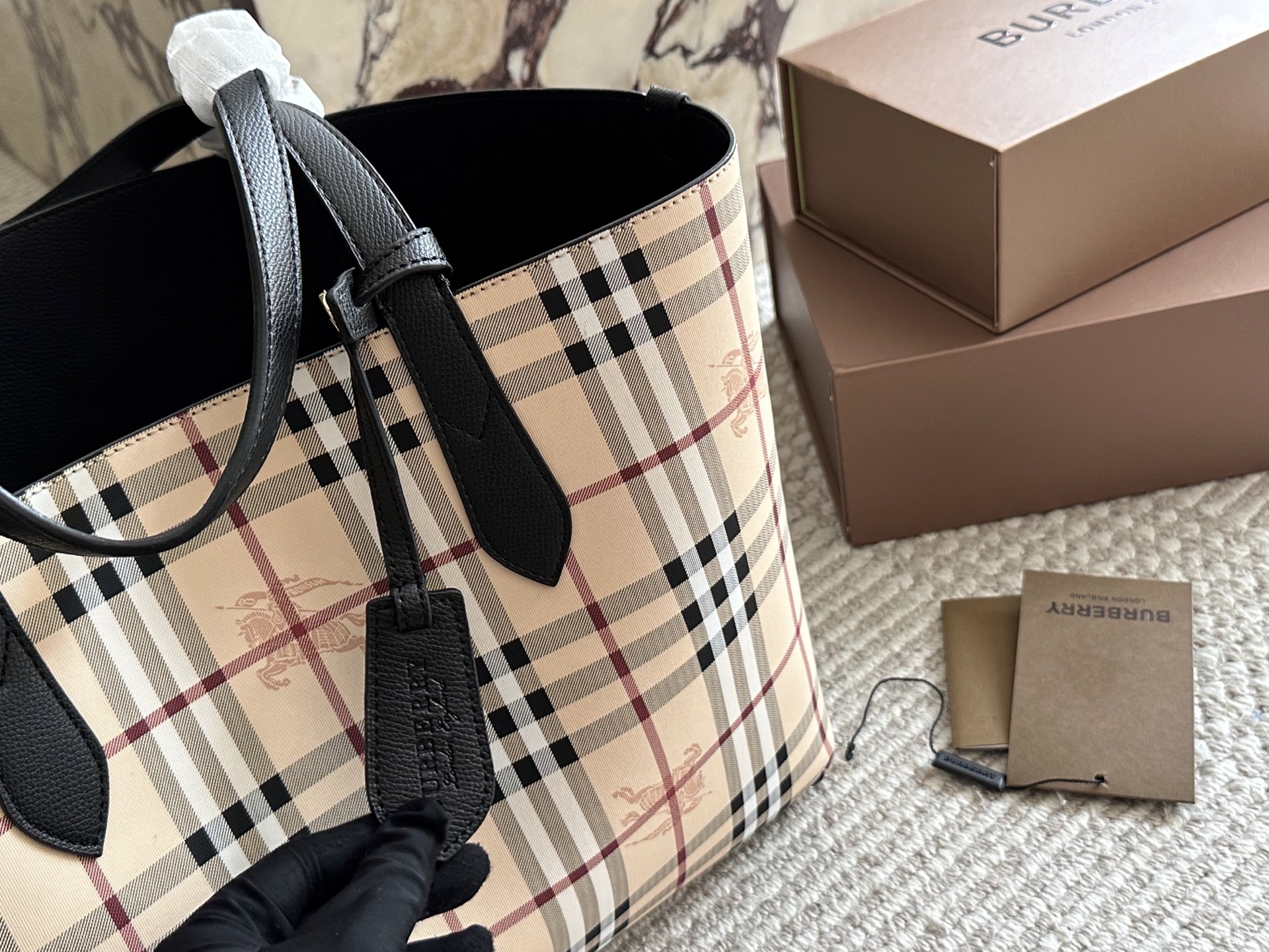 【BURBERRY公式旗艦店】バーバリー 両面トートバッグ ハンドバッグ-BRAND OFF