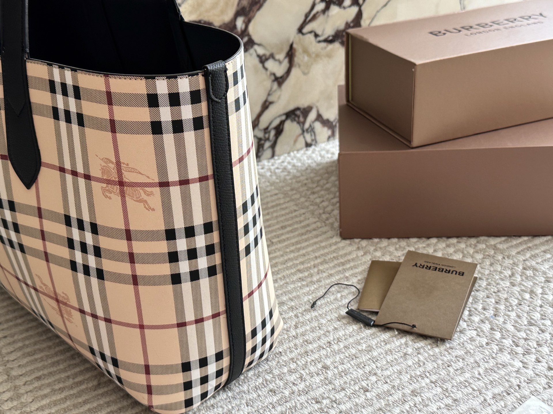 【BURBERRY公式旗艦店】バーバリー 両面トートバッグ ハンドバッグ-BRAND OFF