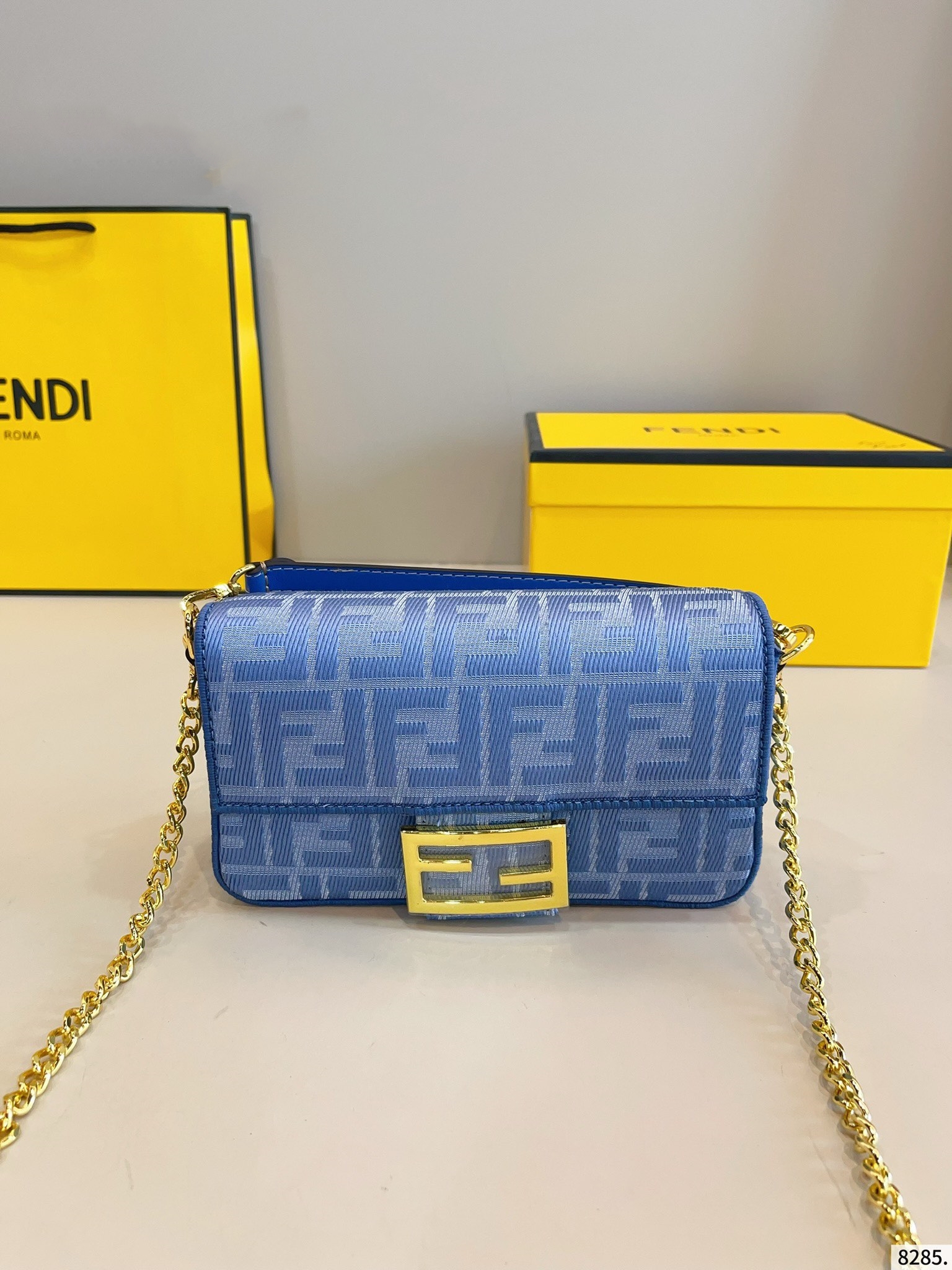 【FENDI旗艦店】フェンディ BAGUETTE ショルダーバッグ-BRAND OFF
