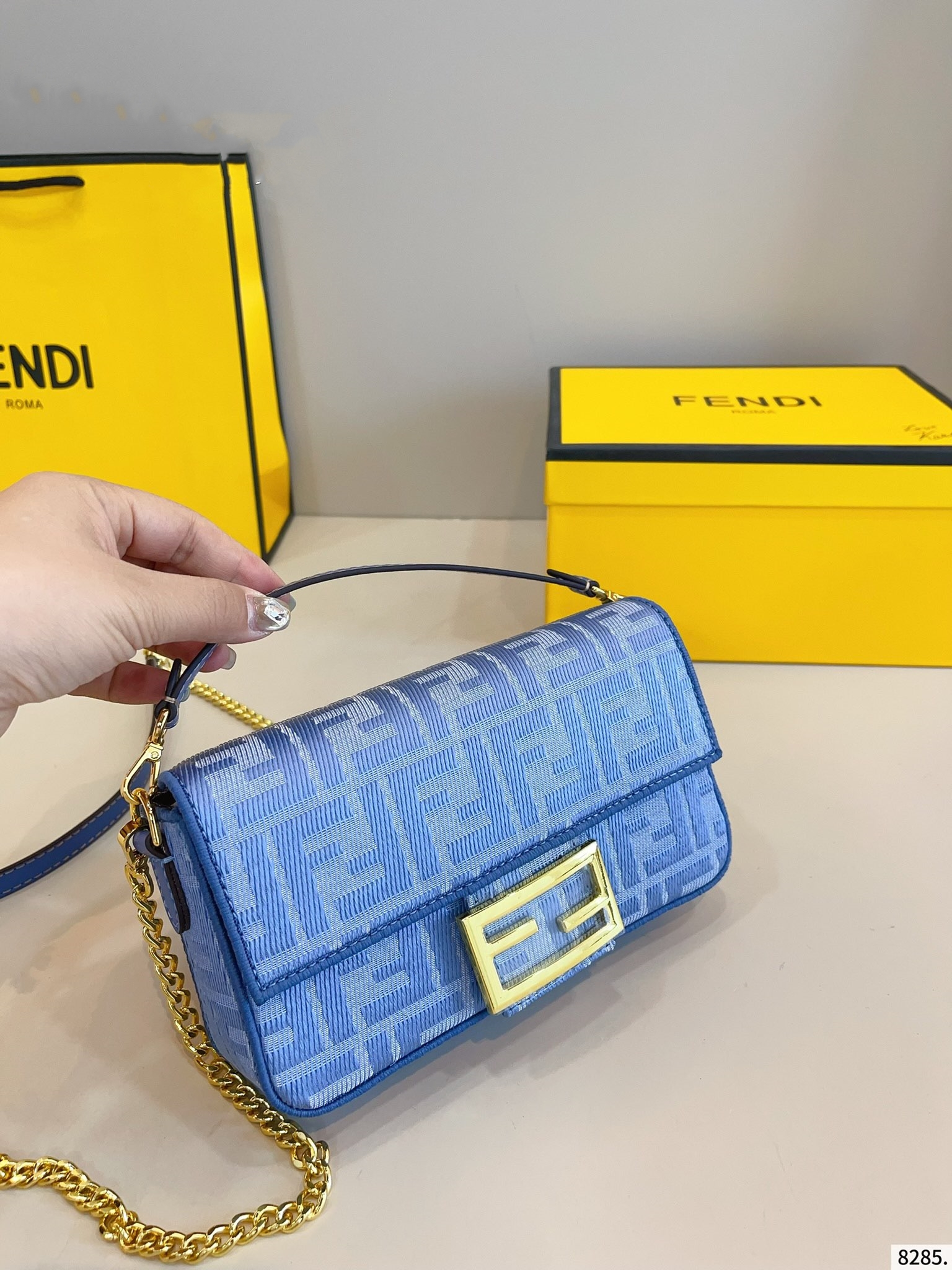 【FENDI旗艦店】フェンディ BAGUETTE ショルダーバッグ-BRAND OFF
