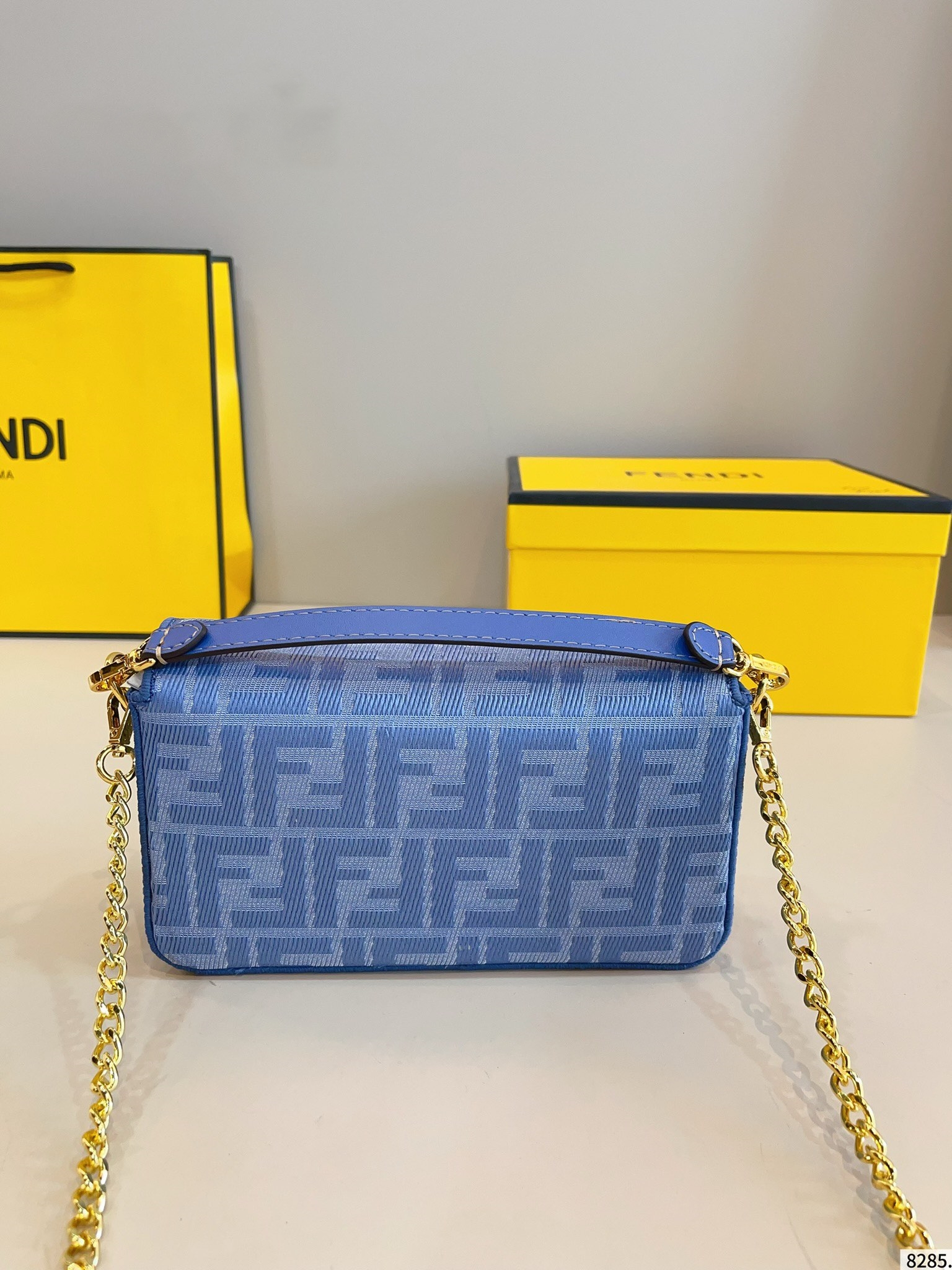【FENDI旗艦店】フェンディ BAGUETTE ショルダーバッグ-BRAND OFF