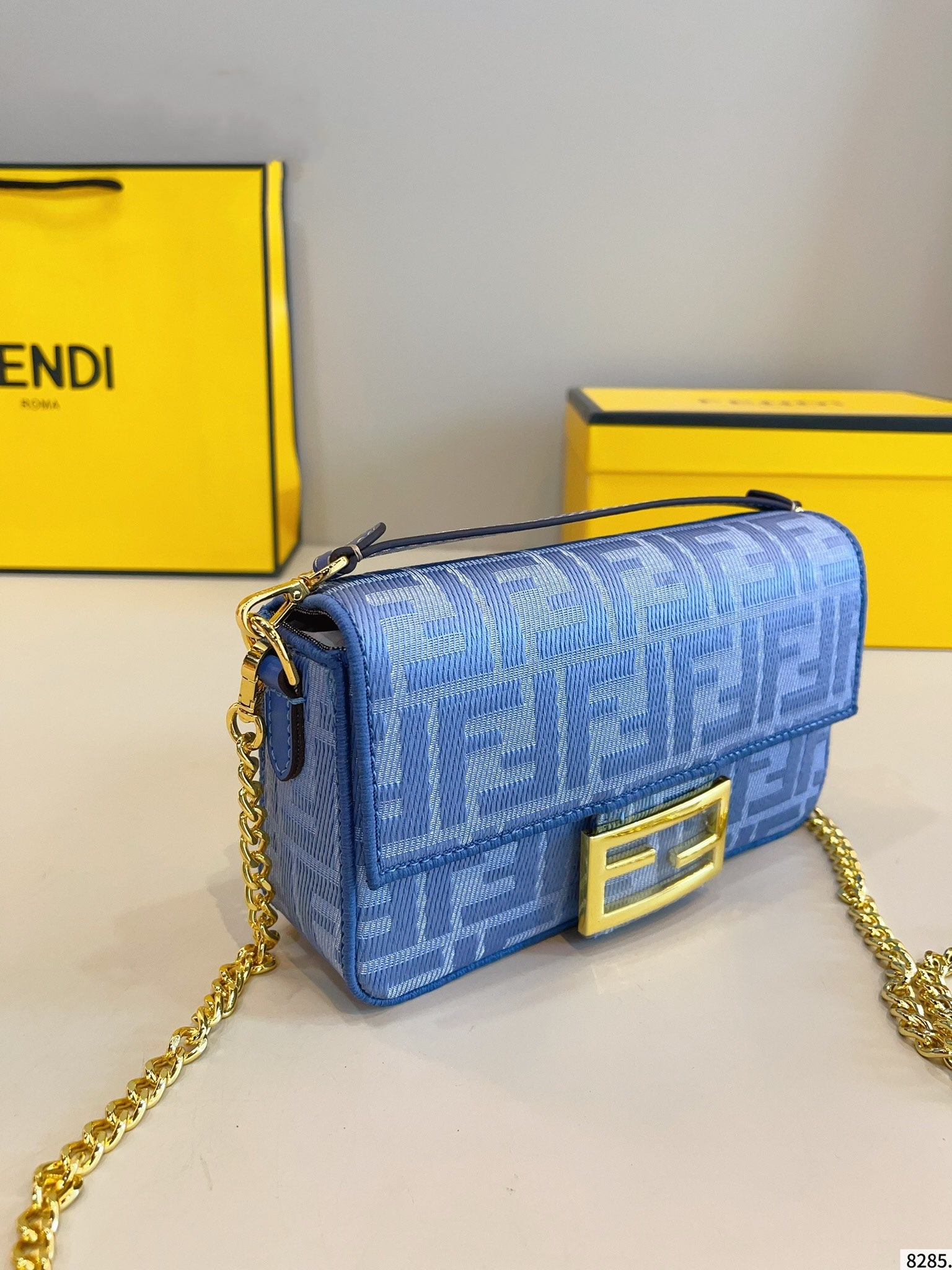 【FENDI旗艦店】フェンディ BAGUETTE ショルダーバッグ-BRAND OFF