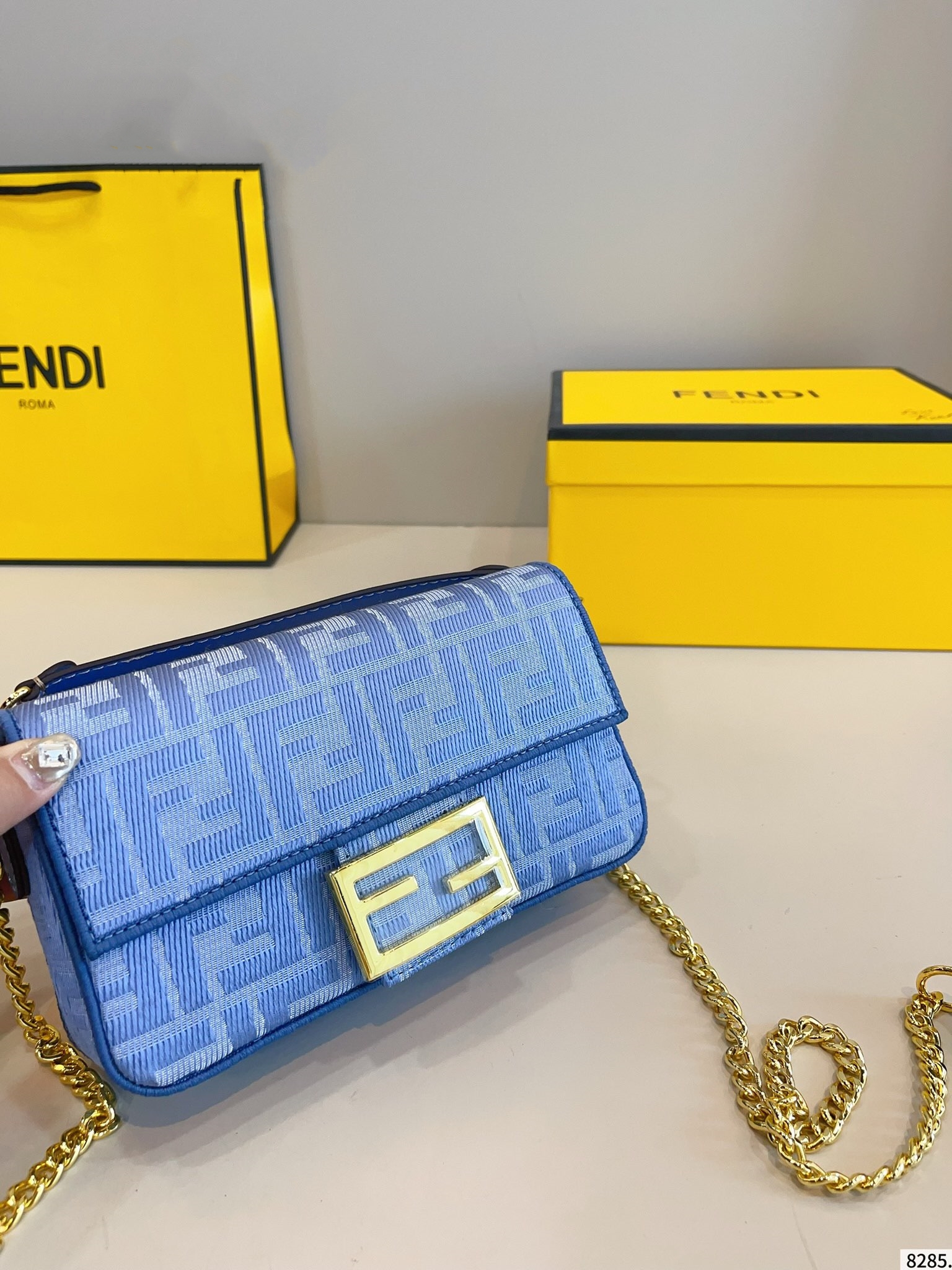 【FENDI旗艦店】フェンディ BAGUETTE ショルダーバッグ-BRAND OFF