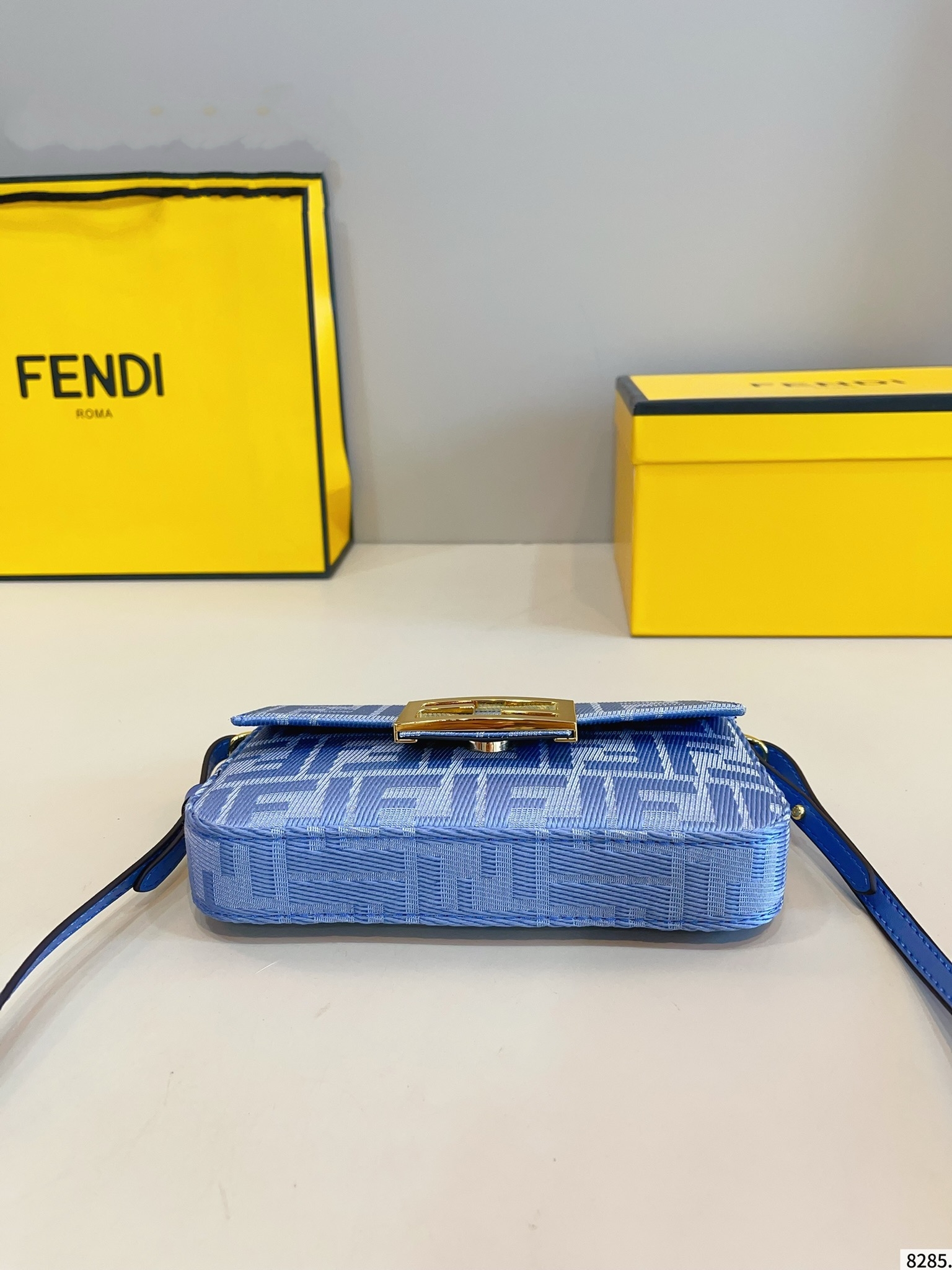 【FENDI旗艦店】フェンディ BAGUETTE ショルダーバッグ-BRAND OFF