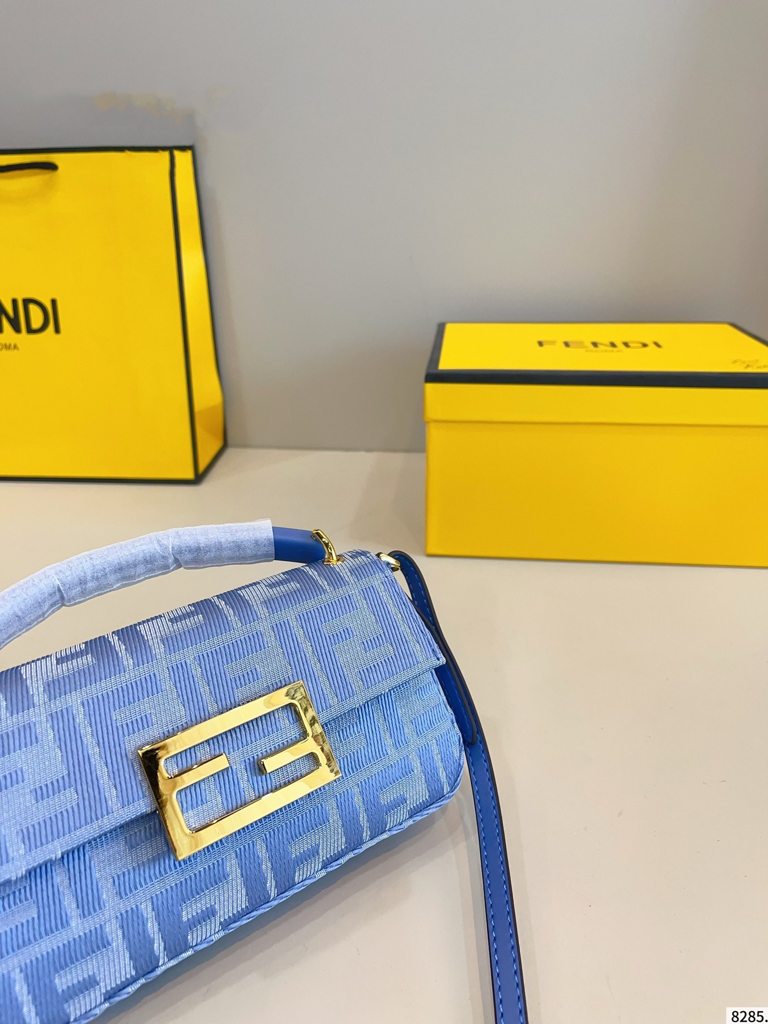 【FENDI旗艦店】フェンディ BAGUETTE ショルダーバッグ-BRAND OFF