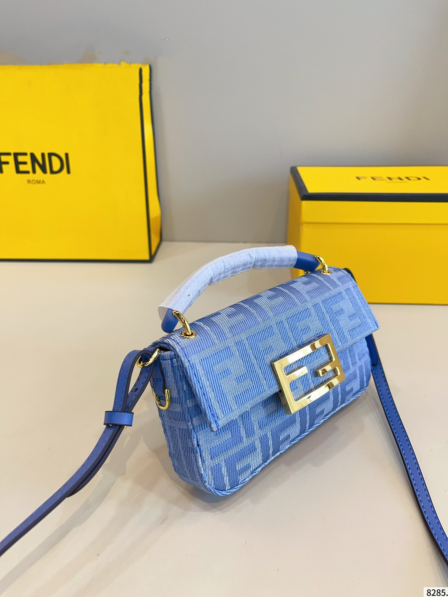 【FENDI旗艦店】フェンディ BAGUETTE ショルダーバッグ-BRAND OFF